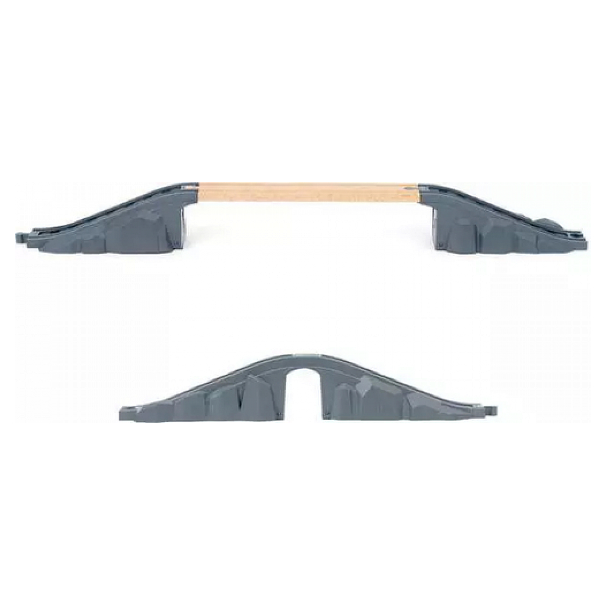 Zestaw zabawek mostowych, szare mosty z drewnianą podstawą, jeden zmontowany i jeden zdemontowany.