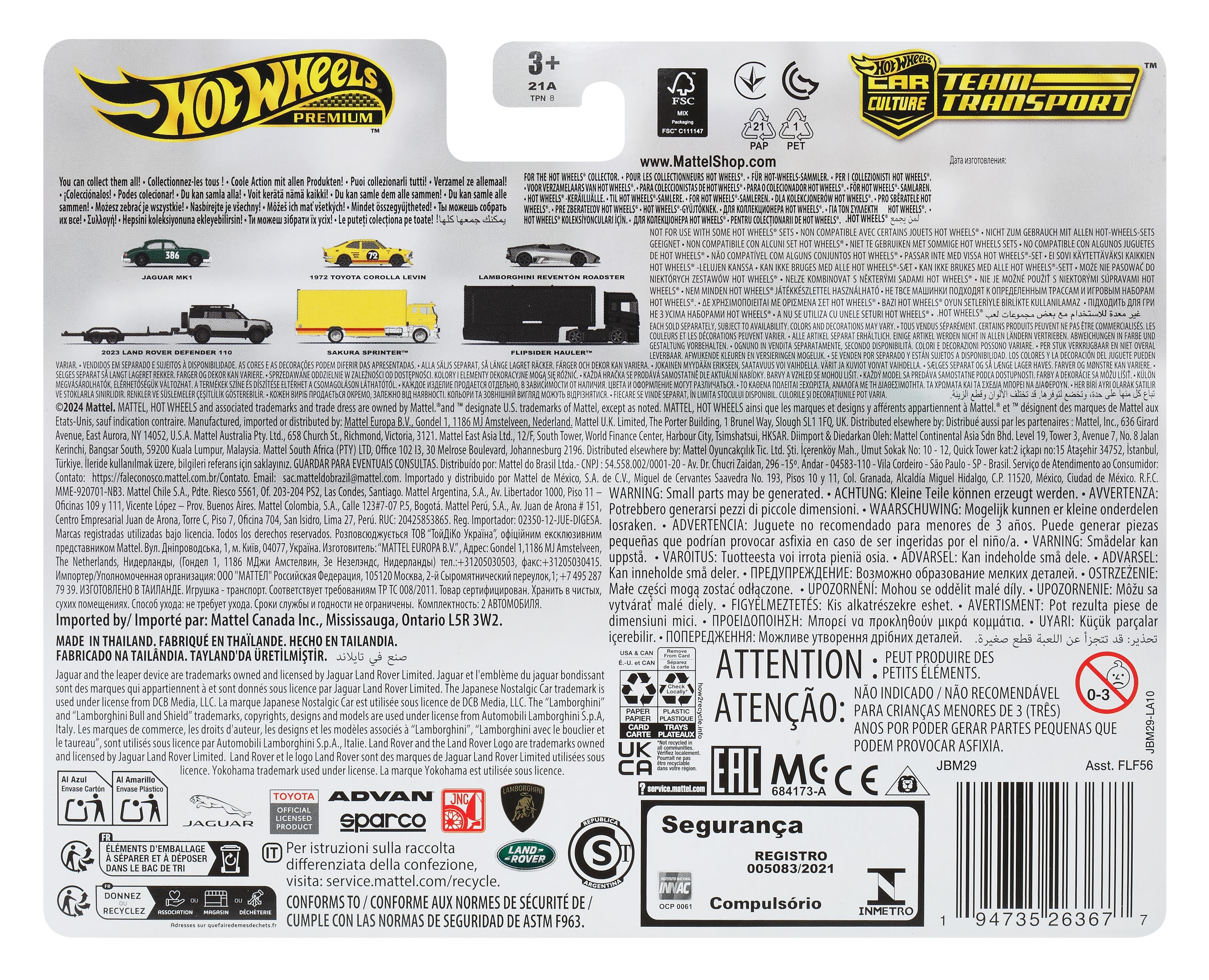 Un embalaje de producto con coches, una advertencia sobre piezas pequeñas y el logotipo de Hot Wheels.