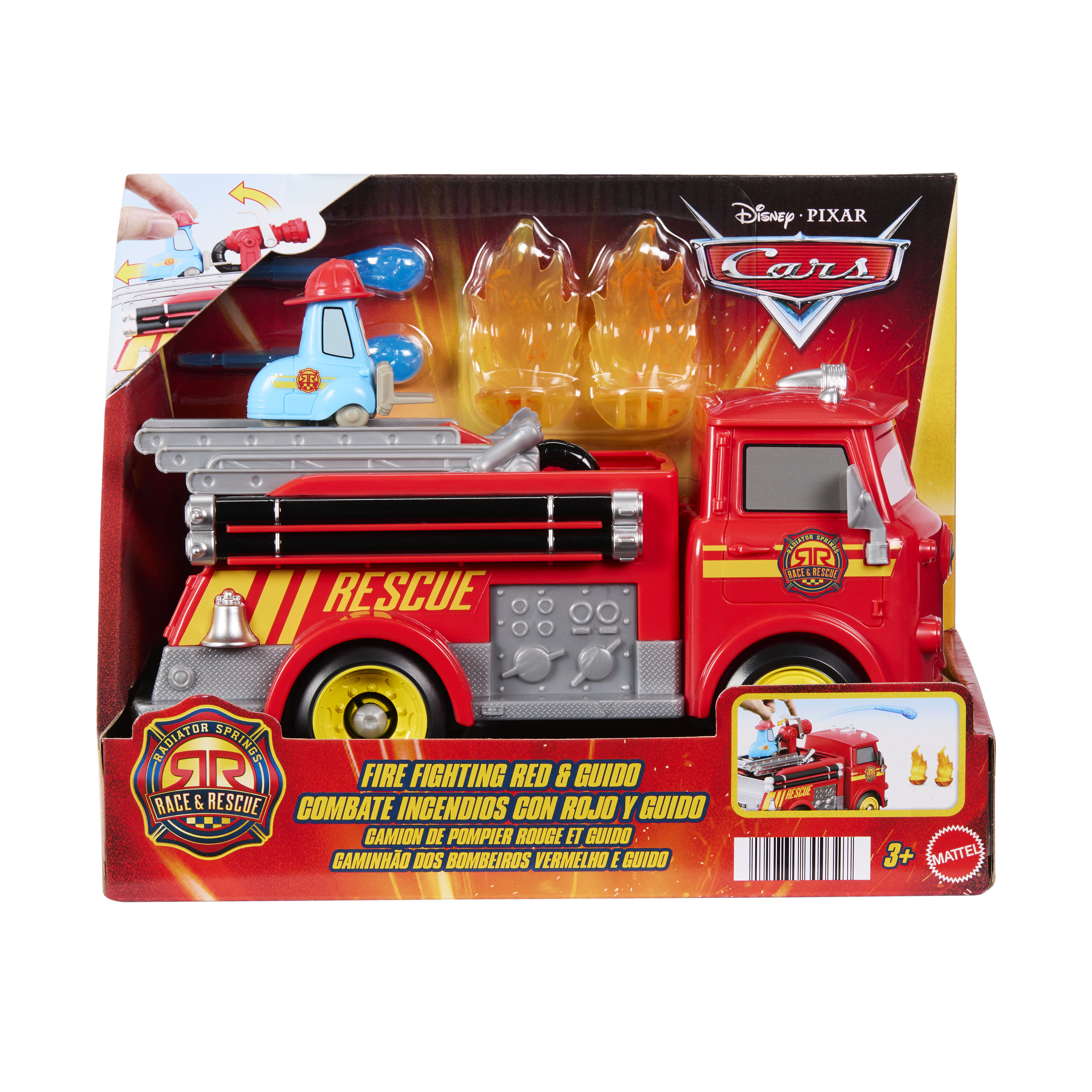Cars Spielzeugset. Feuerwehrwagen mit einem kleinen blauen Auto oben, in Verpackung. Weißer Hintergrund.