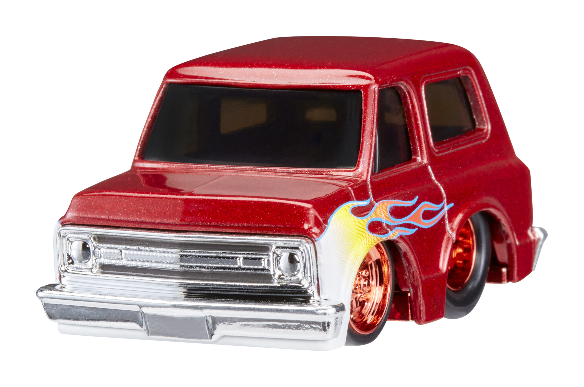 Un coche de juguete rojo con calcomanías de llamas en el lateral y un parachoques delantero cromado.