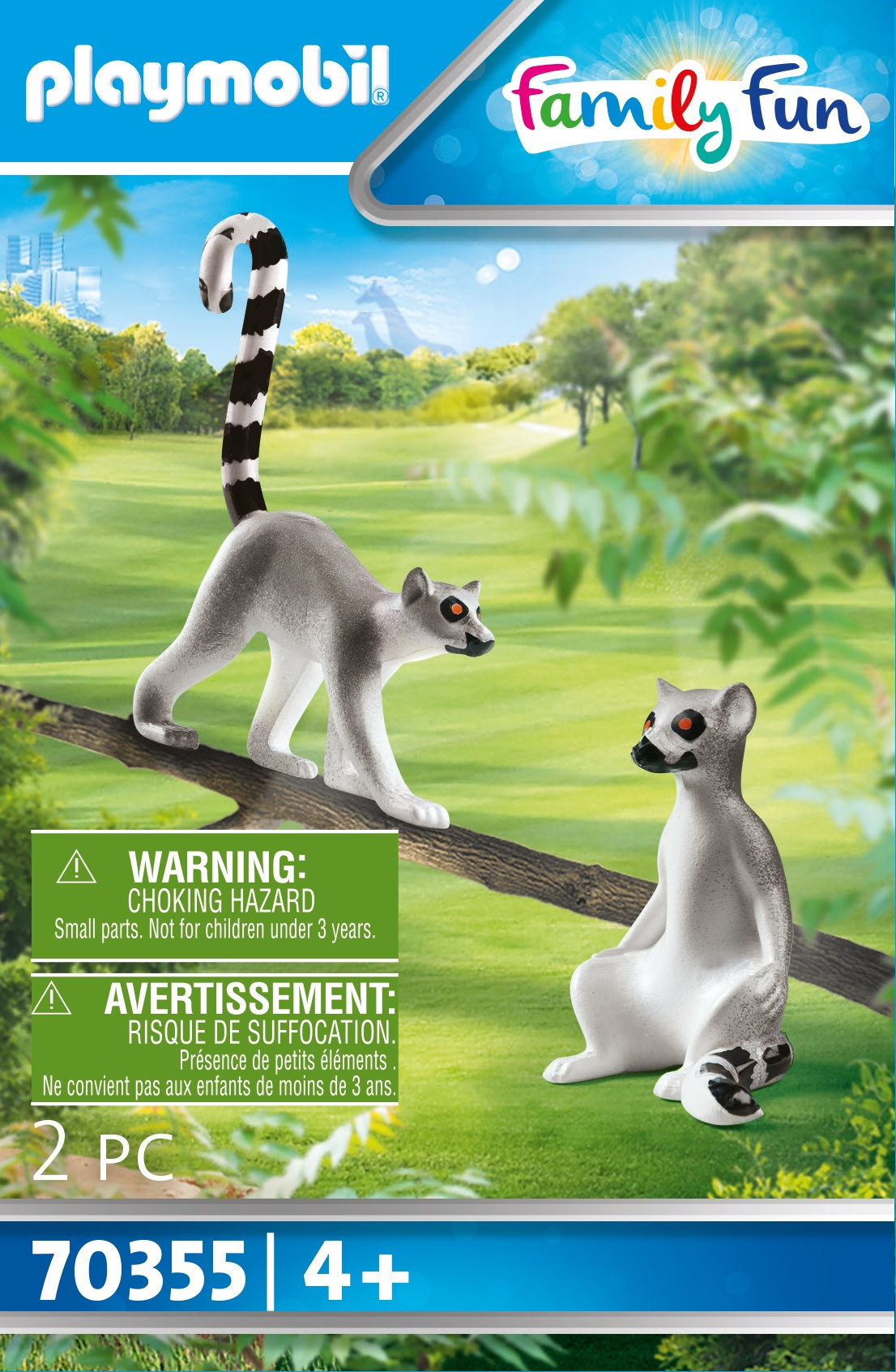 Dwie figurki lemurów na gałęzi. Jeden stoi, drugi siedzi.