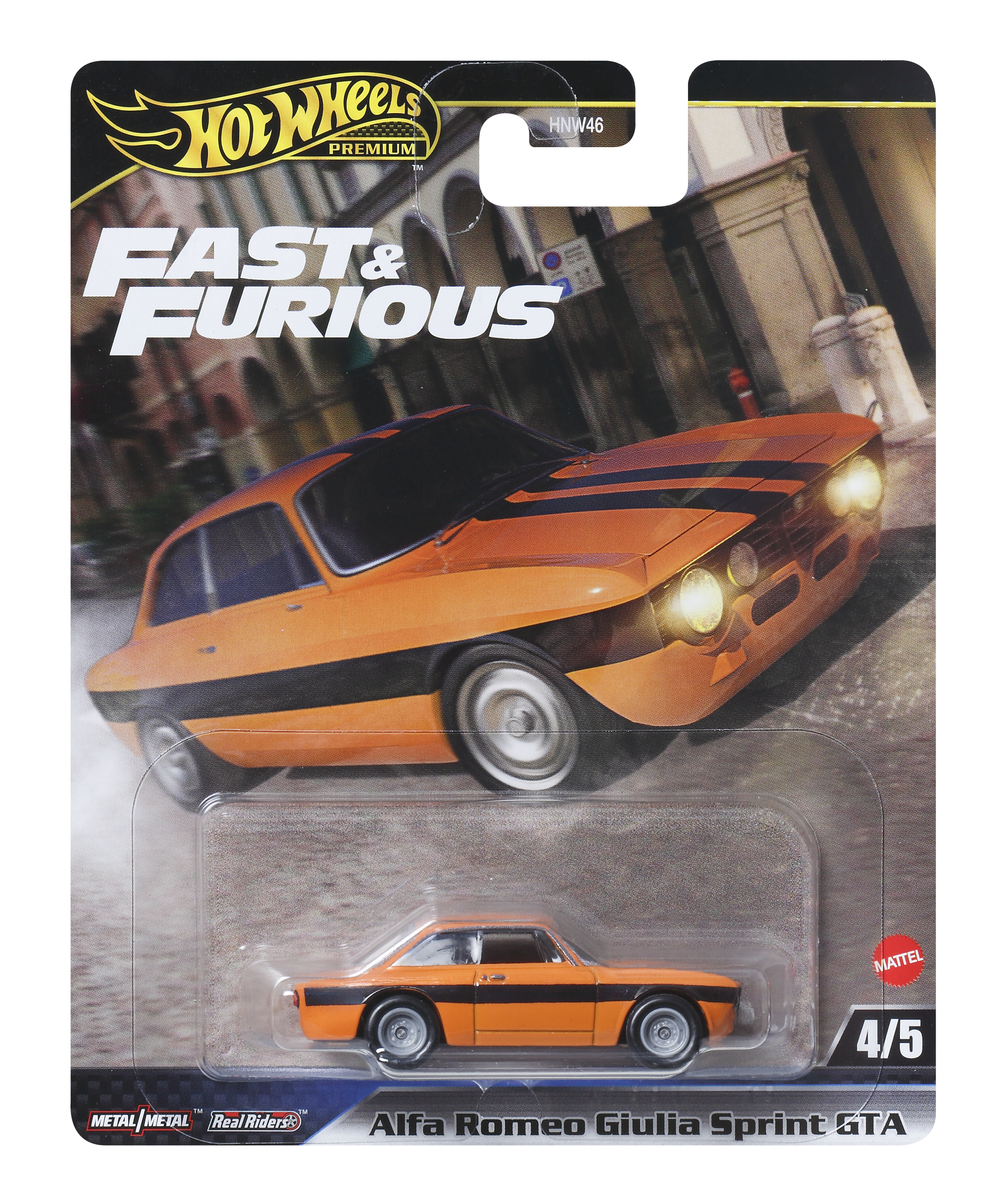Giocattolo auto Hot Wheels in confezione con un'auto arancione Alfa Romeo Giulia Sprint GTA.