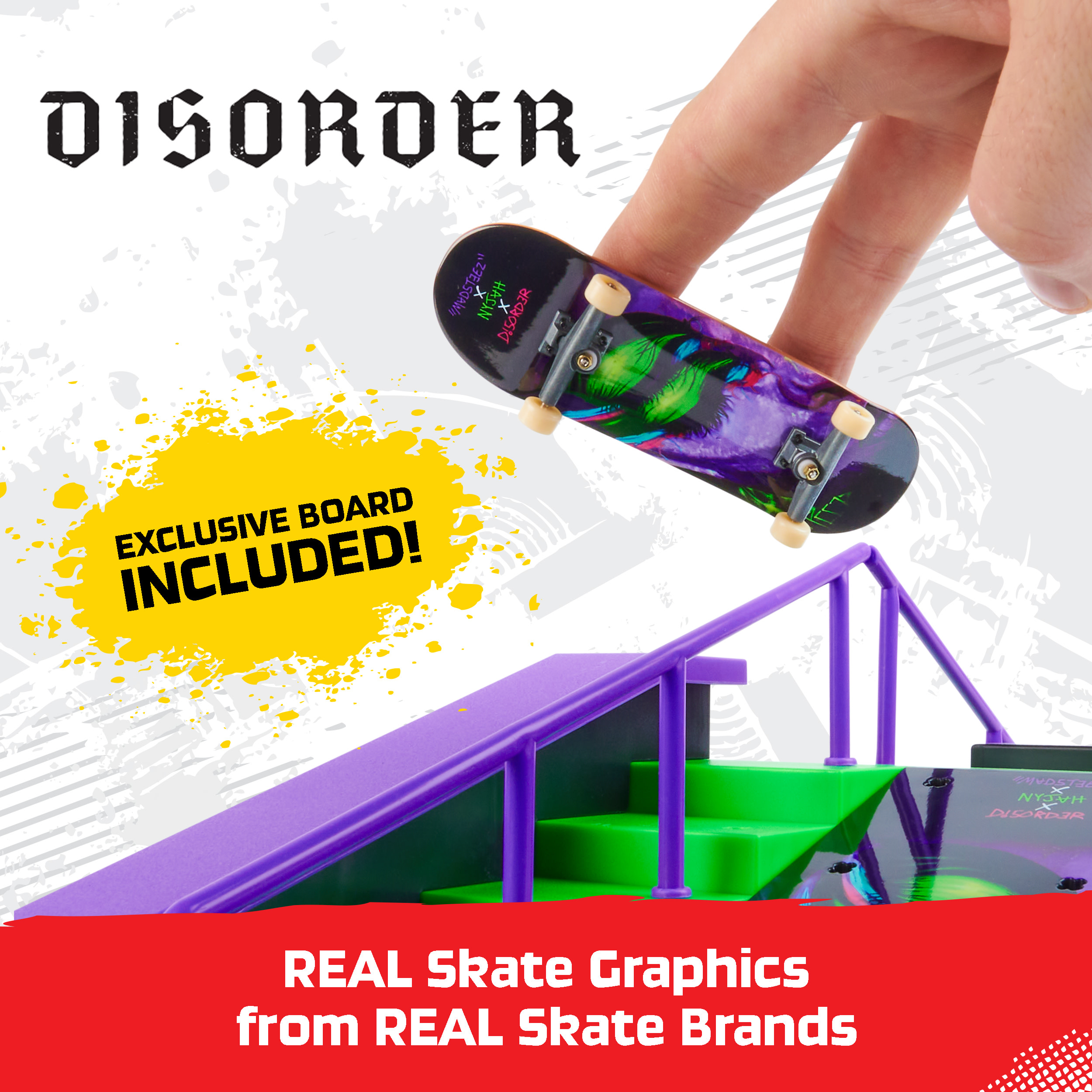 Un dedo sostiene un monopatín de juguete sobre una mini rampa, con la palabra 'DISORDER' y 'REAL Skate Graphics'.