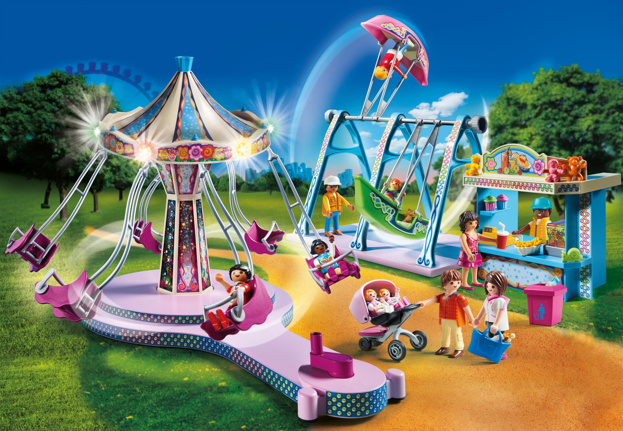 Escena del parque de atracciones Playmobil. Carrusel, columpios, puesto de comida y varias figuras.