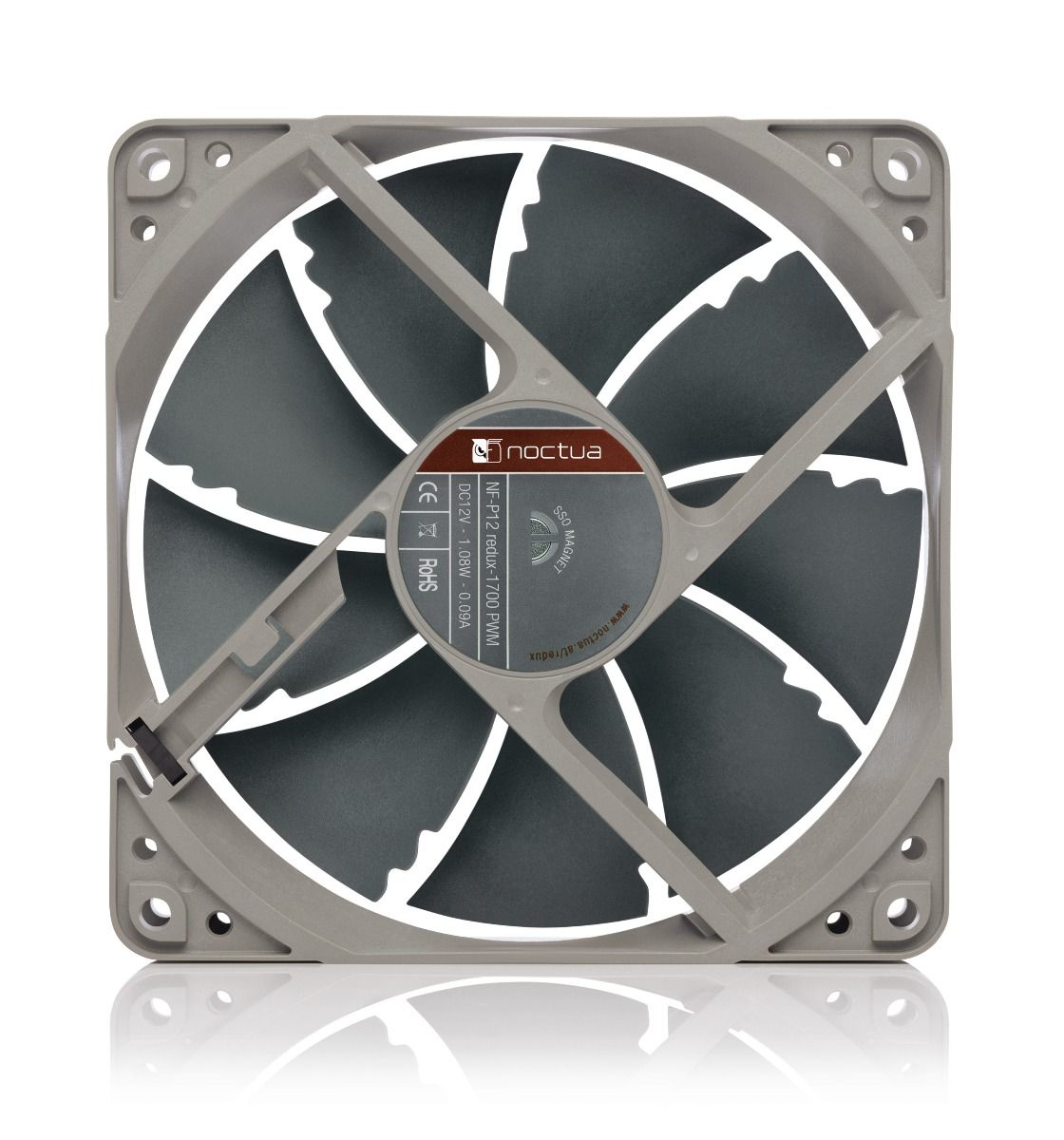 Vue de dessus d'un ventilateur d'ordinateur avec pales et cadre gris. Fond blanc.
