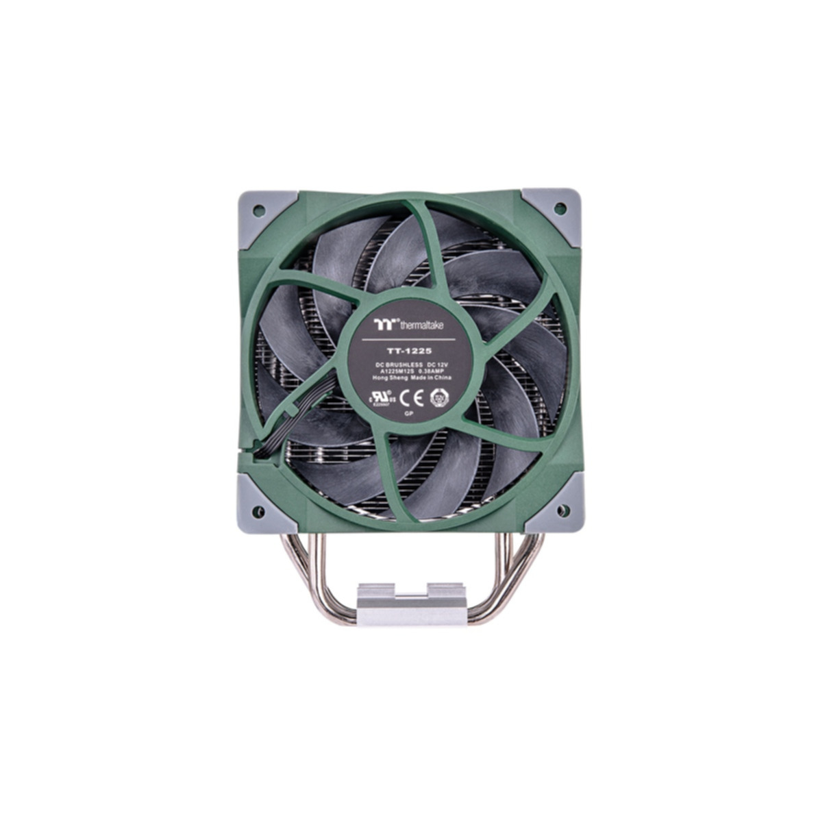 Grüner PC-Lüfter mit Kühlkörper und Metallrohren. Dunkle Flügel. Weißer Hintergrund.
