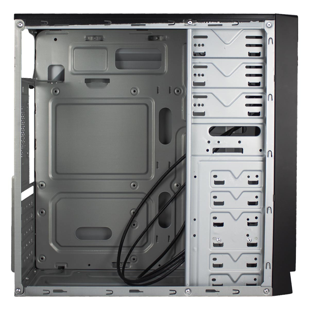 Interior de una caja de computadora, negra y plateada, con varios puntos de montaje y gestión de cables.