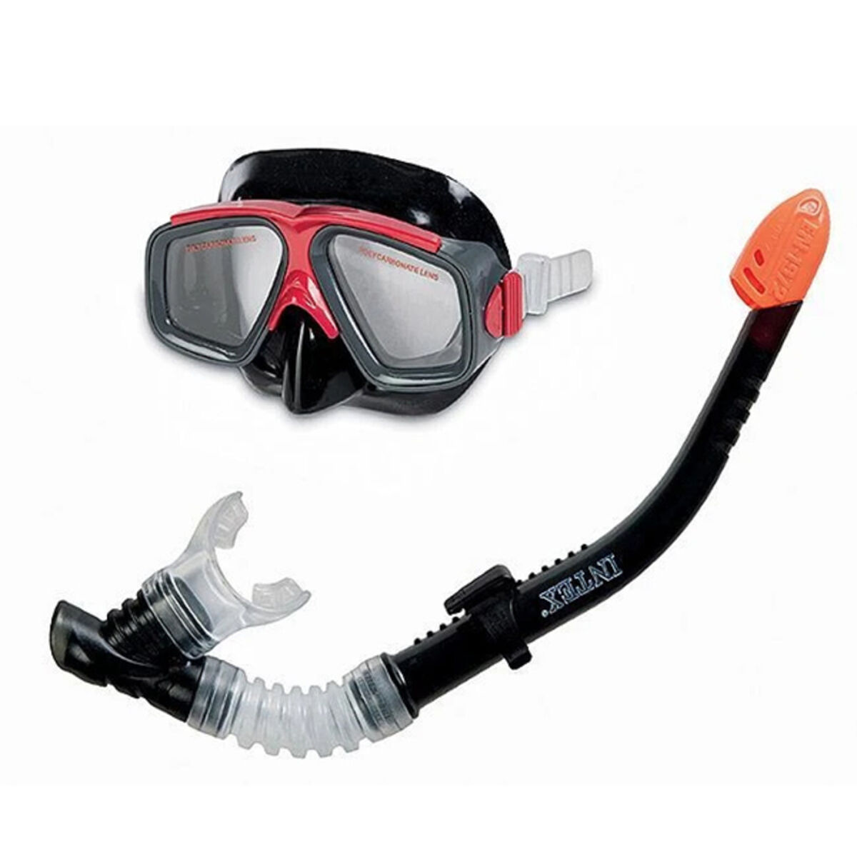 Set snorkeling: boccaglio e maschera neri con dettagli rossi e trasparenti. Sfondo bianco.