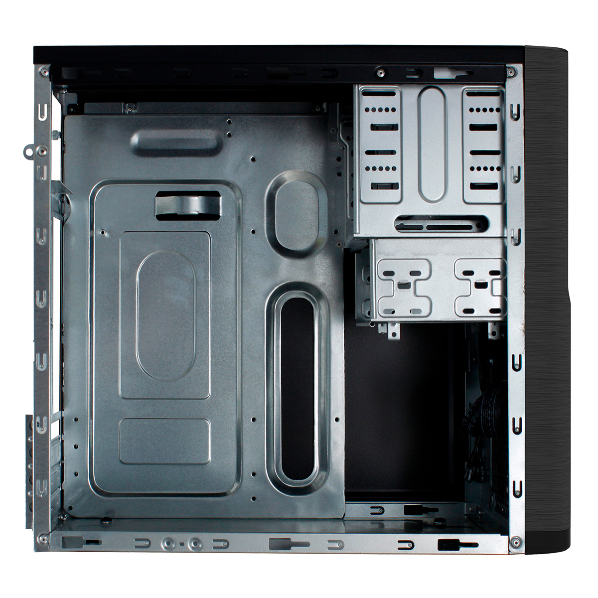 Interno di un case per computer aperto. Telaio in metallo con vari scomparti e punti di montaggio.