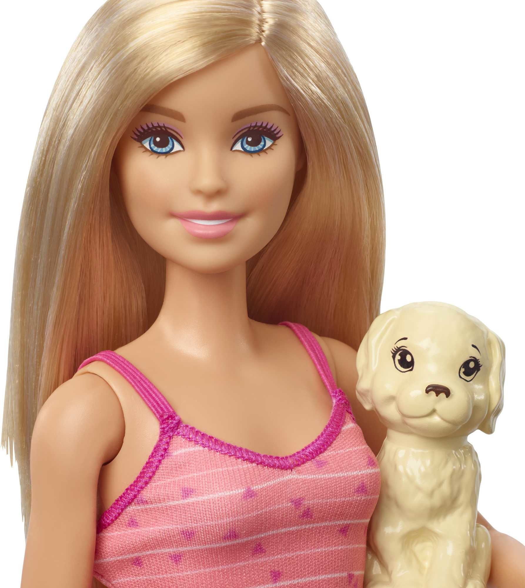 Muñeca Barbie con un cachorro, primer plano. Es rubia y sonríe.