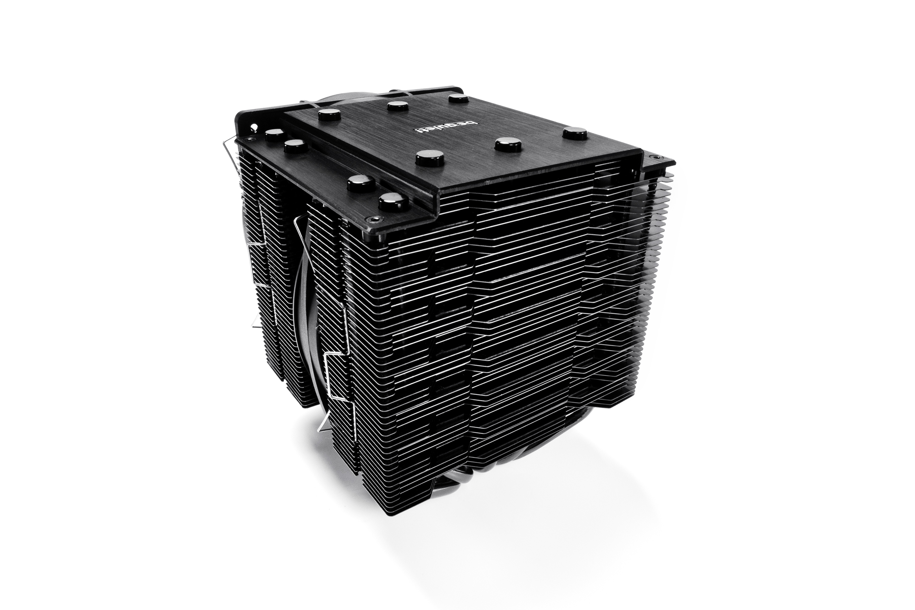 Dissipatore CPU per computer nero con alette multiple.