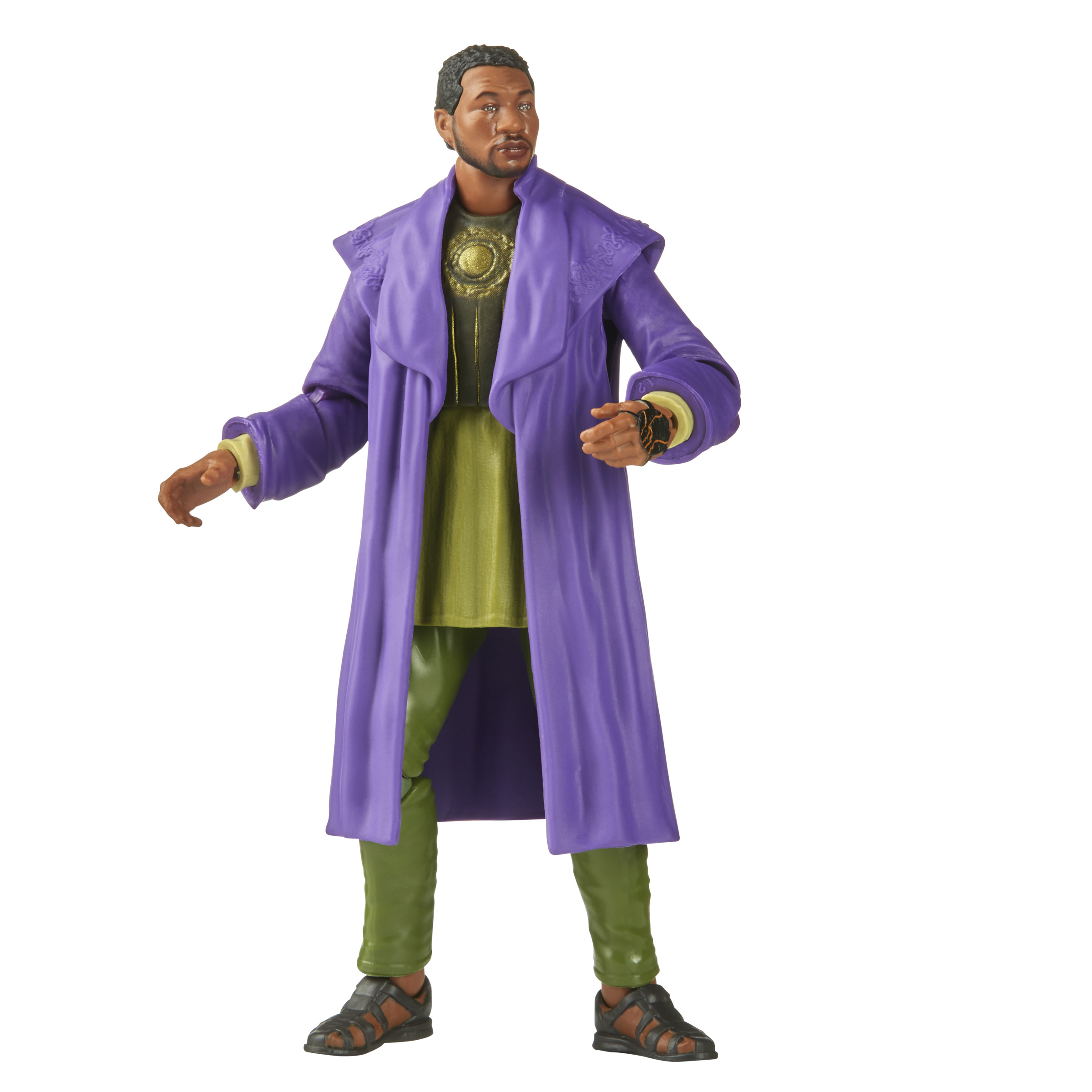 Figura de un hombre con abrigo morado, camisa verde y pantalones, con reloj.