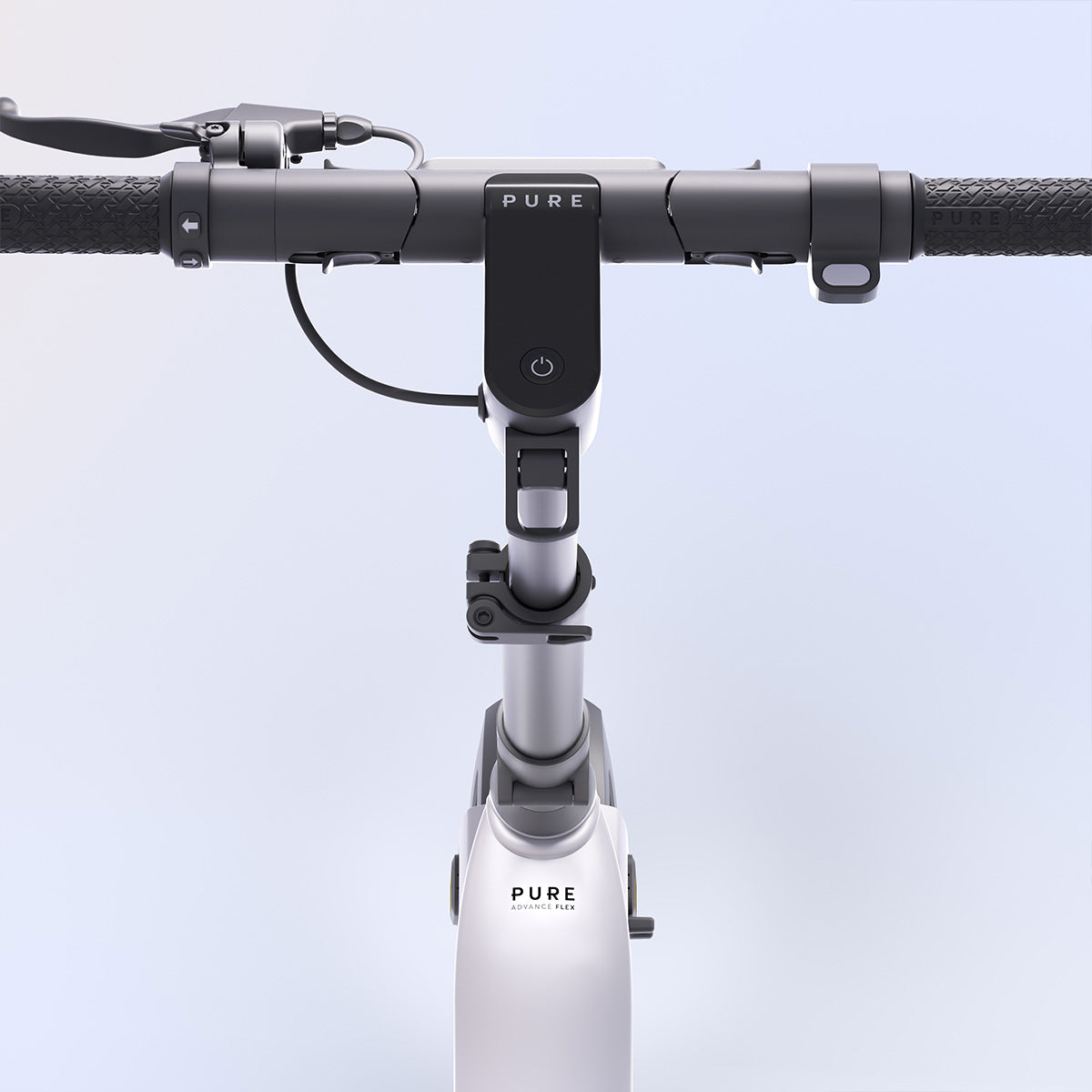 Widok z góry na kierownicę czarno-białej hulajnogi elektrycznej Pure. Widoczny przycisk zasilania i kontrolki.