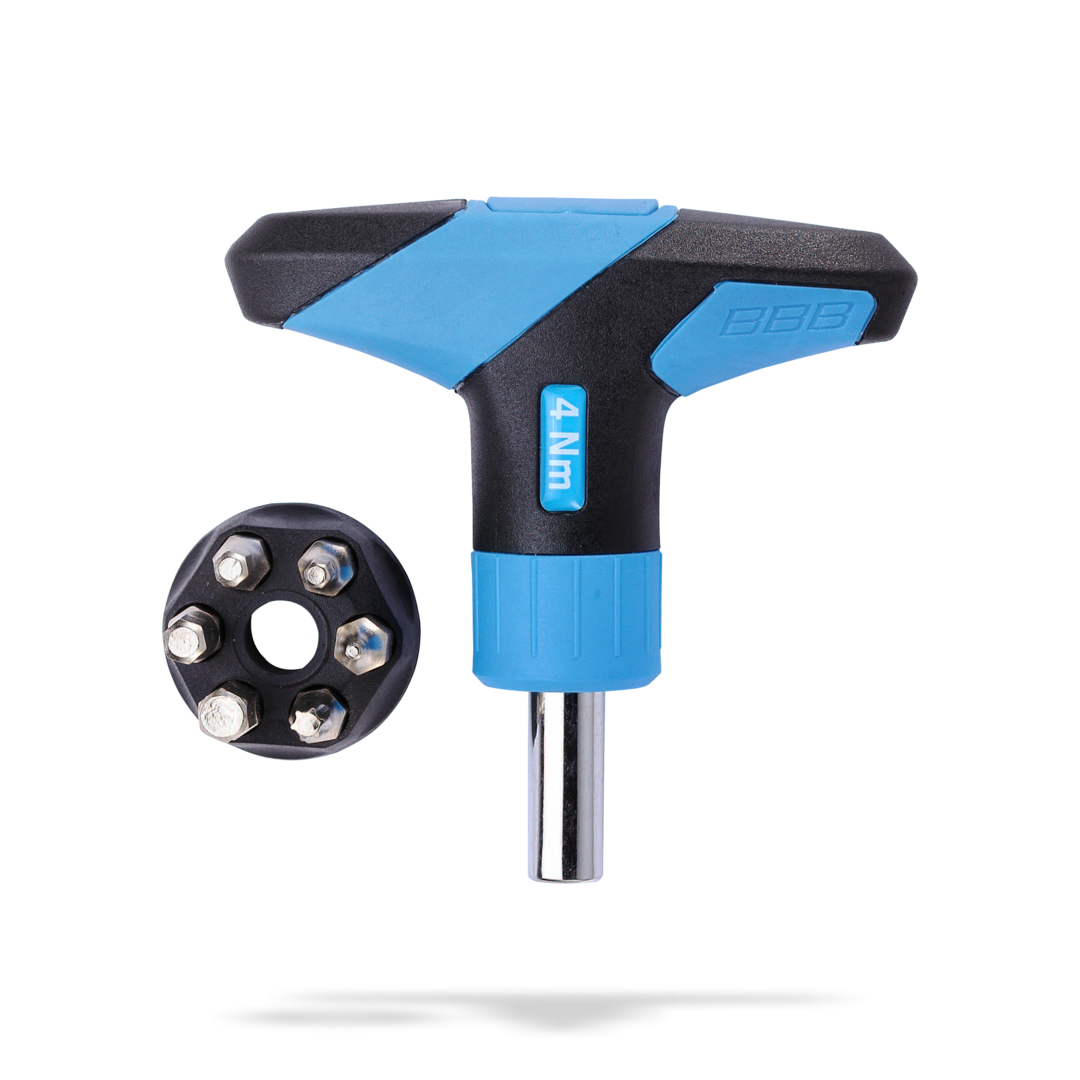 Narzędzie z uchwytem T w kolorze niebiesko-czarnym z wymiennymi bitami. Białe tło.