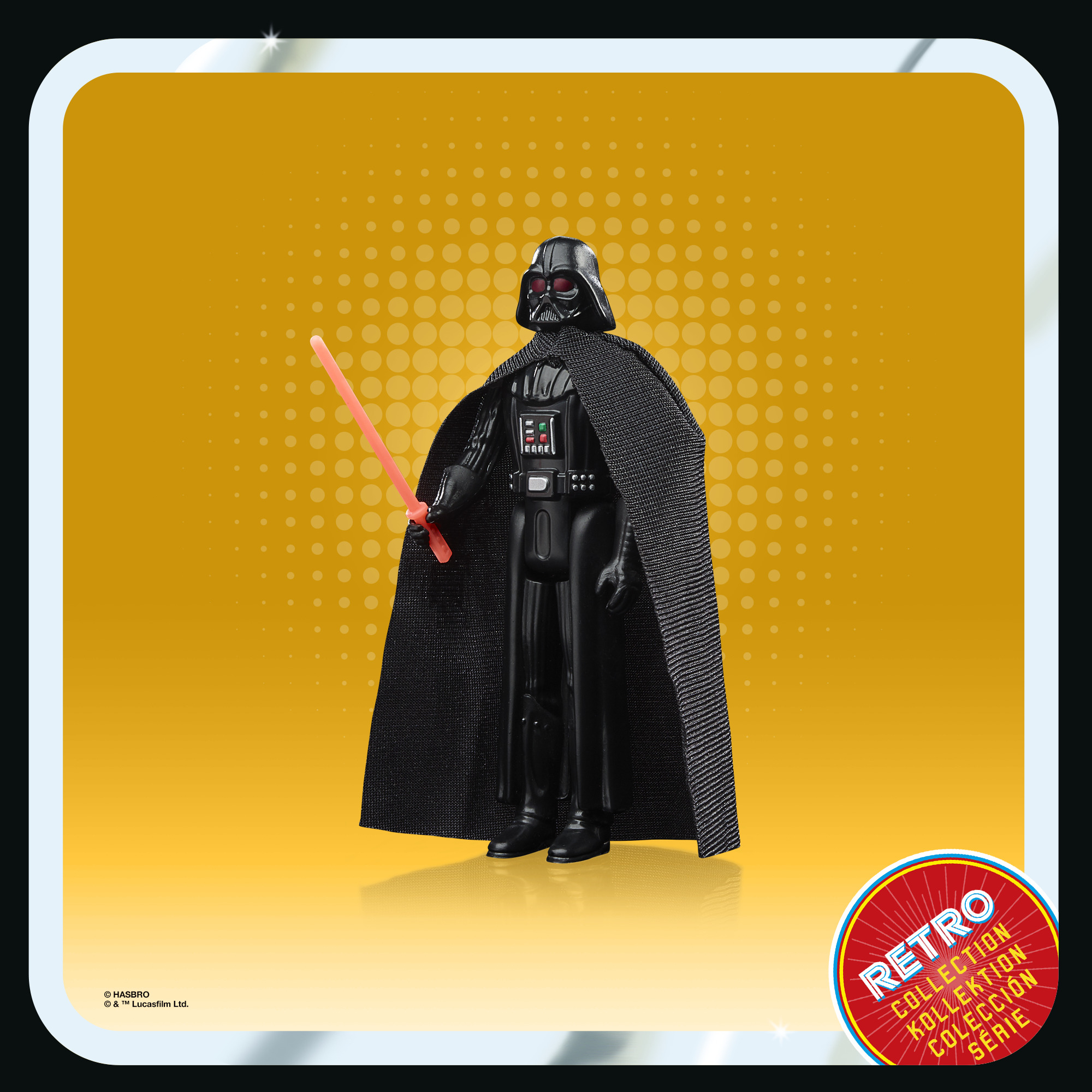 Action figure di Darth Vader con spada laser rossa, mantello nero e sfondo giallo.