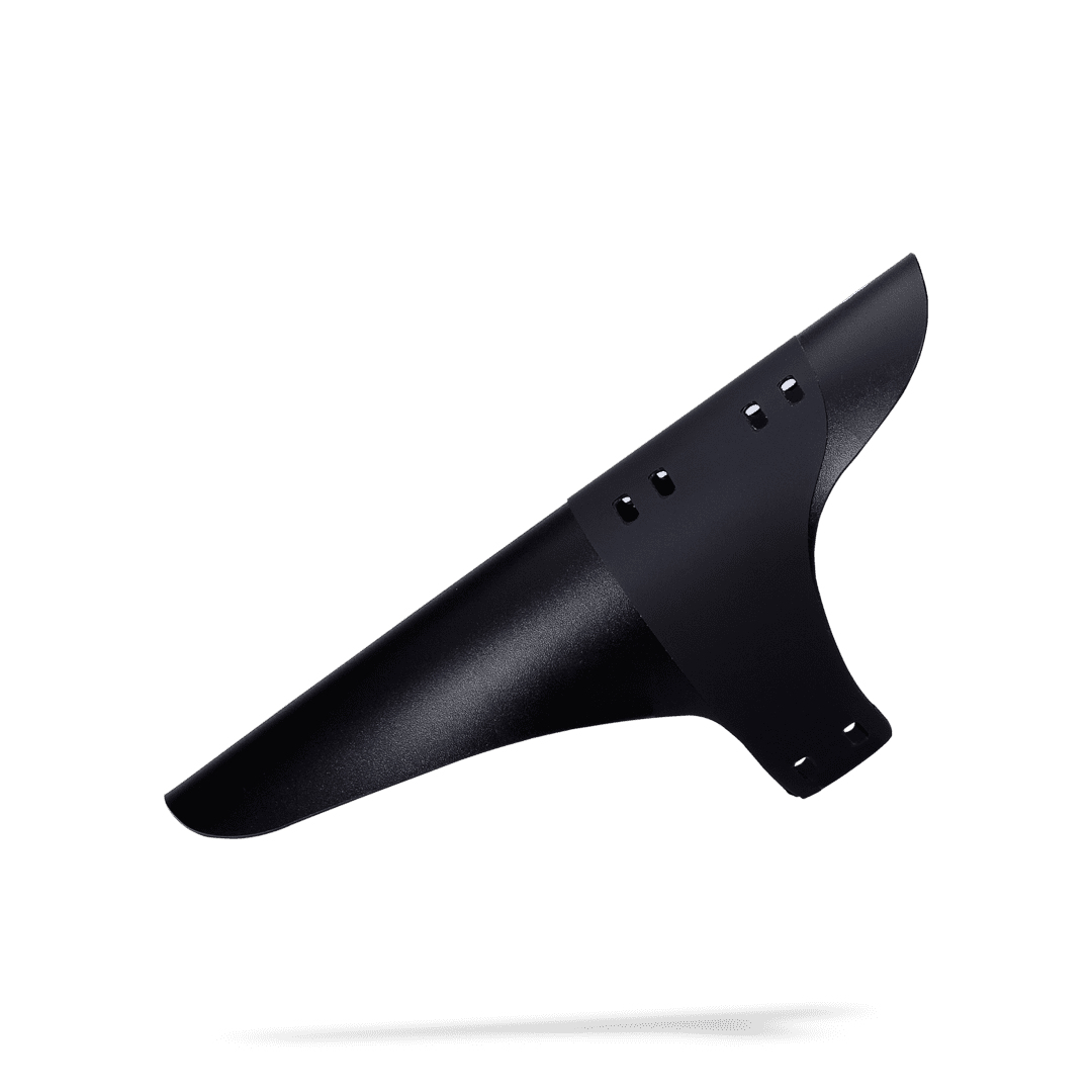 Ein schwarzer Fahrradkotflügel mit einer langen, gebogenen Form.