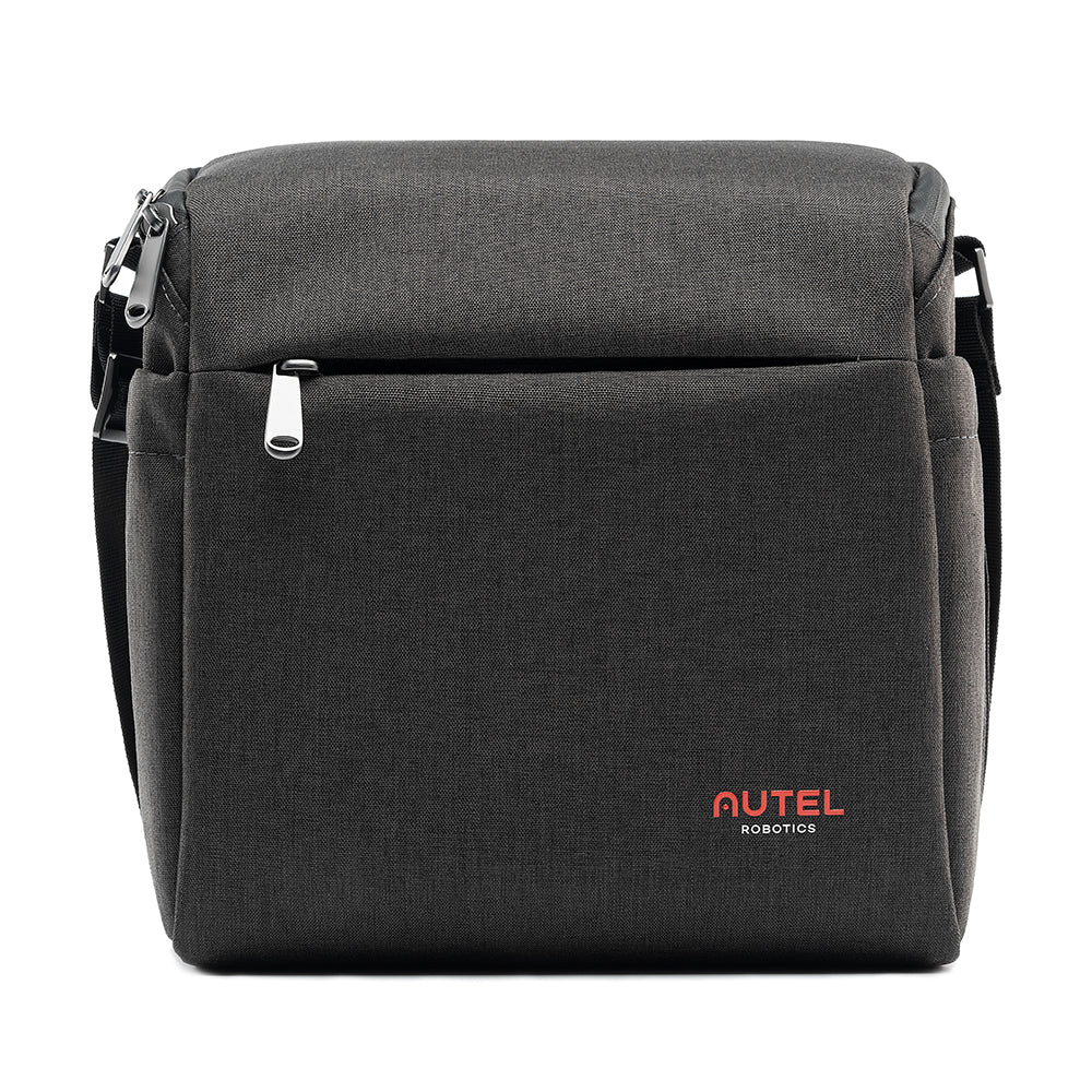 Una borsa grigia Autel Robotics con il logo Autel in rosso. Ha una tracolla.