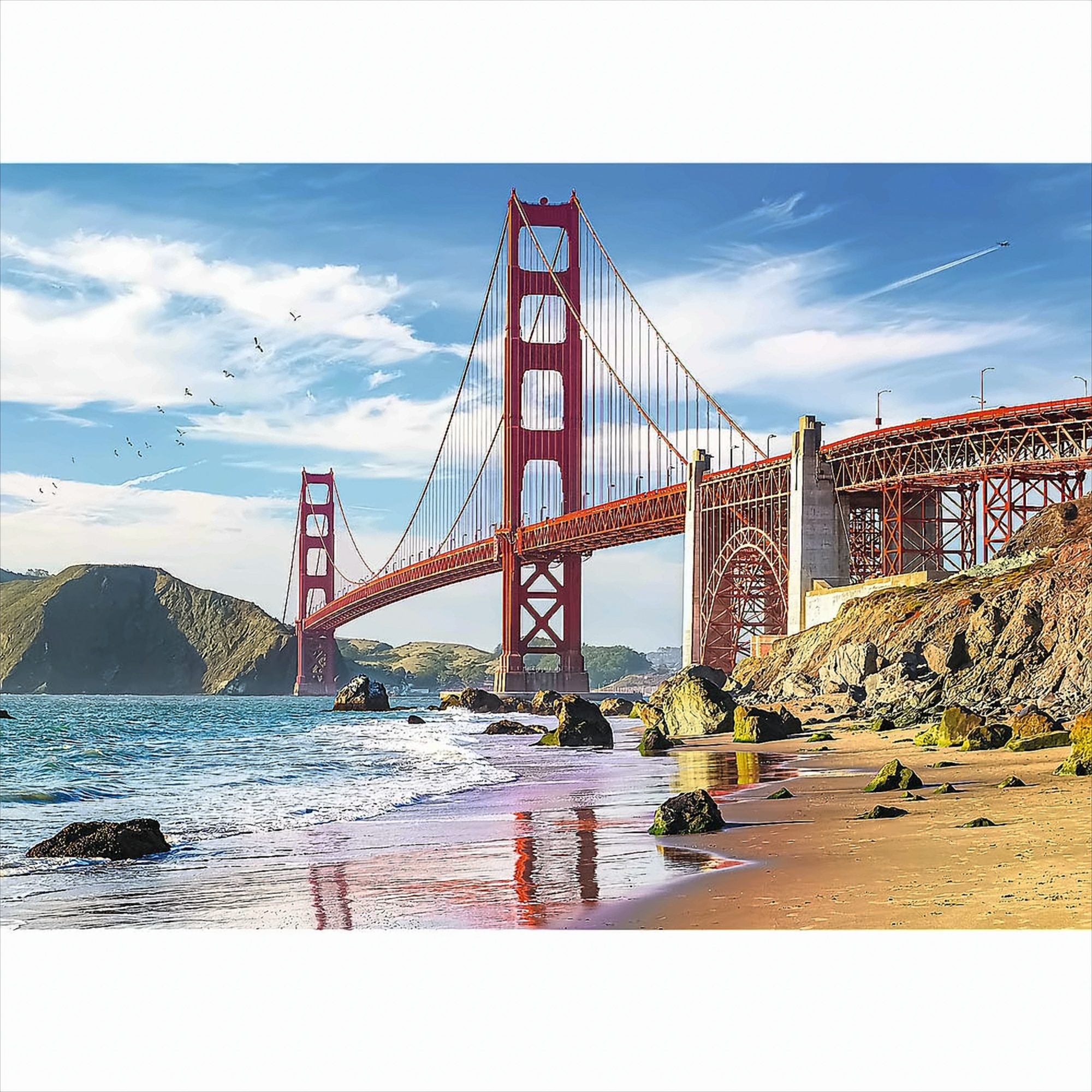 Puente Golden Gate en San Francisco, con una playa en primer plano.