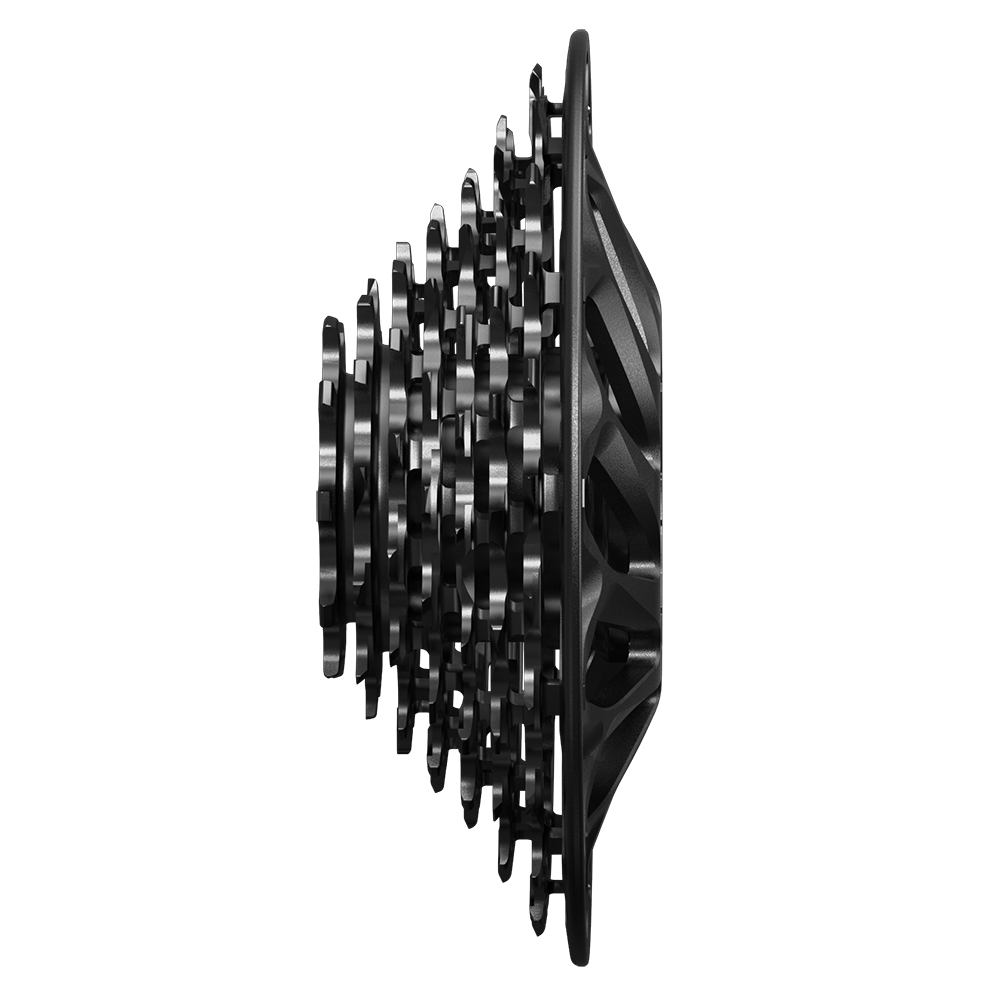 Czarna kaseta rowerowa na białym tle. Ma wiele zębatek i skomplikowany kształt.