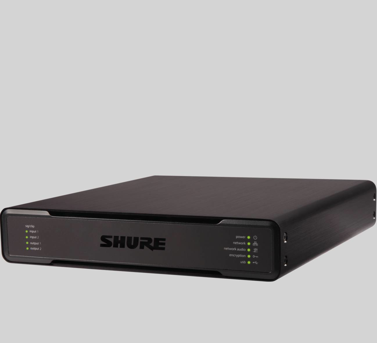 Dispositivo Shure nero. La parte anteriore ha il logo Shure e indicatori LED verdi.