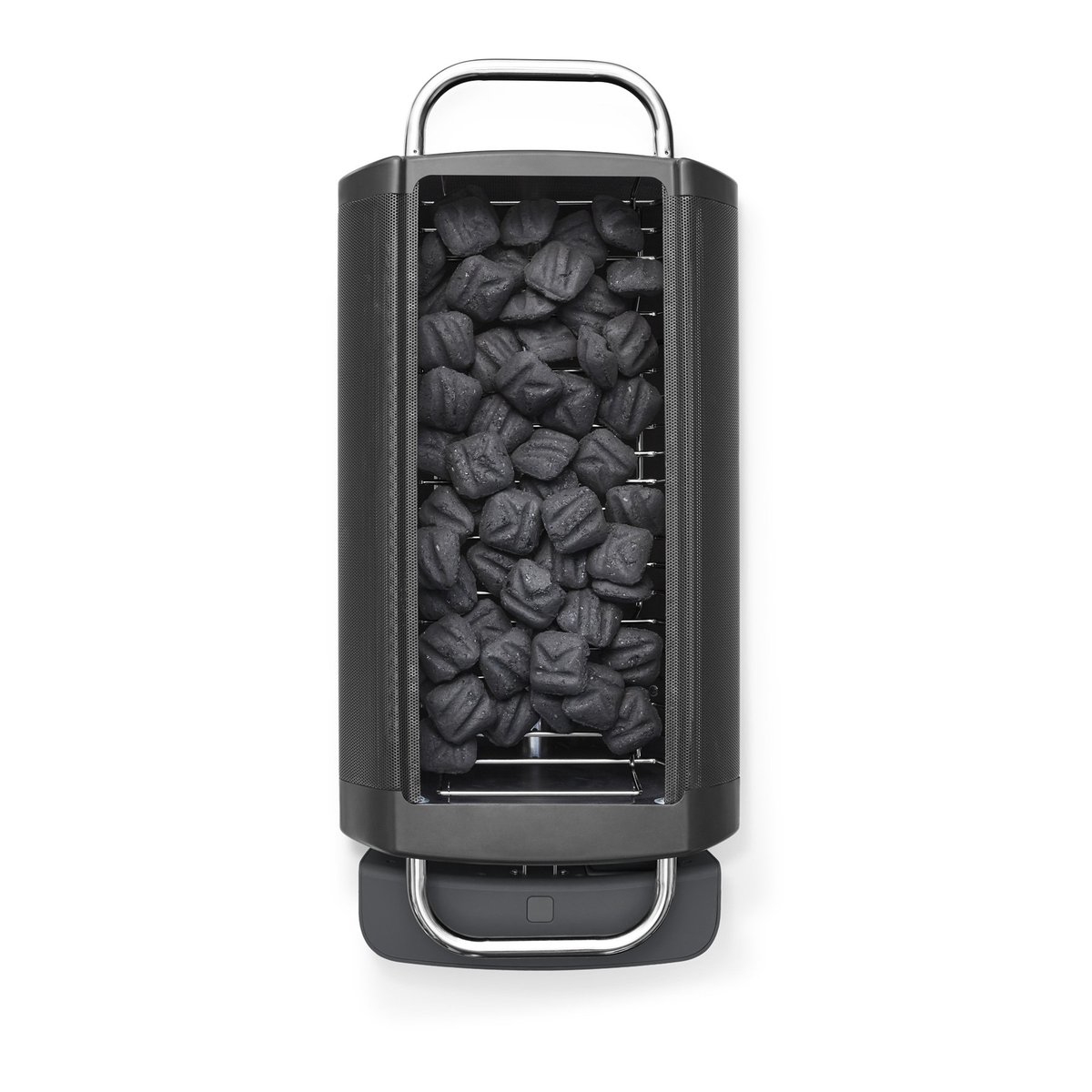 Czarny palenisko z węglem drzewnym. Ma uchwyty i podstawę. Białe tło.