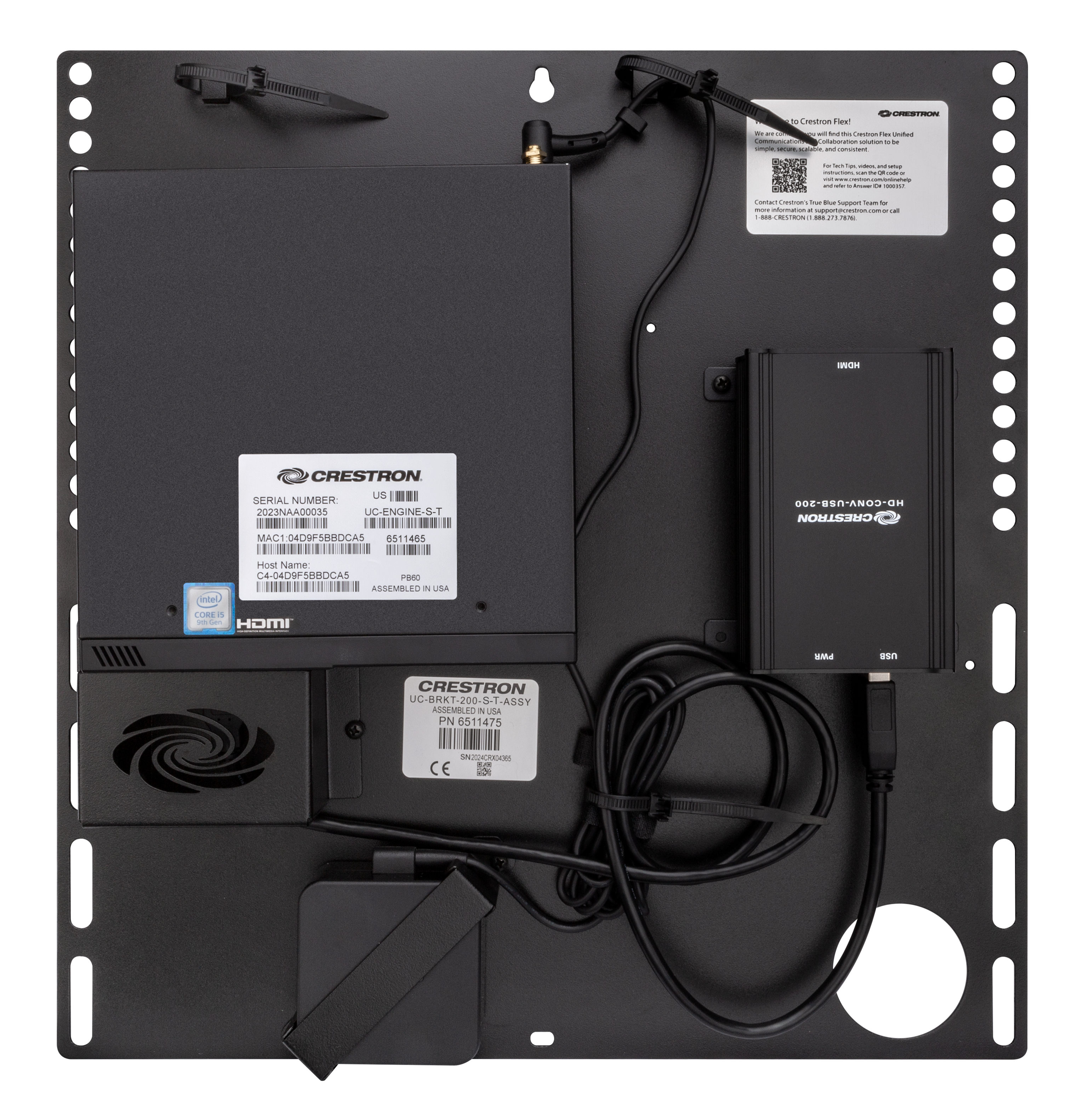 Vista posteriore di un pannello di controllo Crestron con componenti. Include porte HDMI e USB.