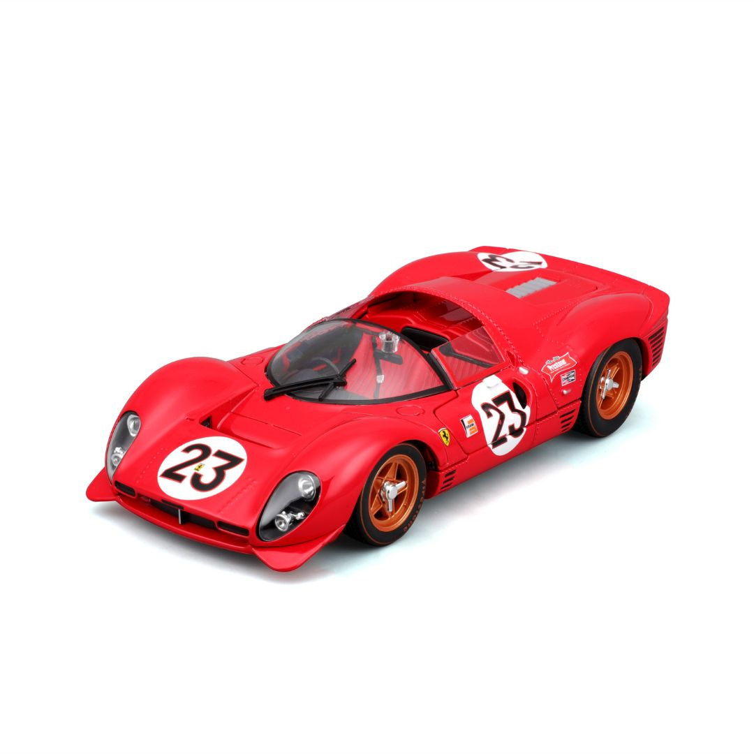 Czerwony samochód wyścigowy z numerem 23. To zabawka na białym tle.