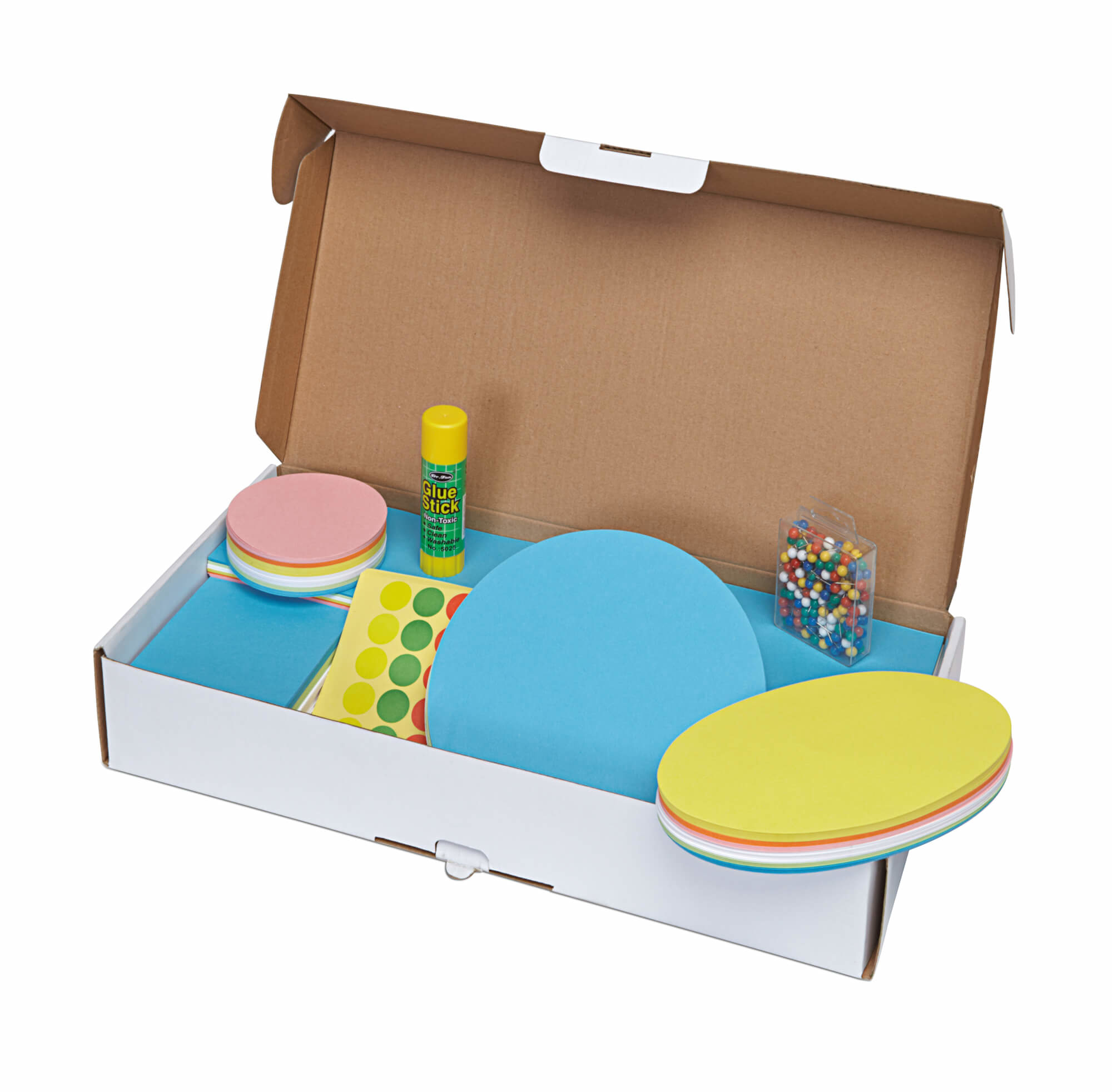 Otwarte pudełko z materiałami do rękodzieła: papierowe kółka, klej, naklejki i małe koraliki.