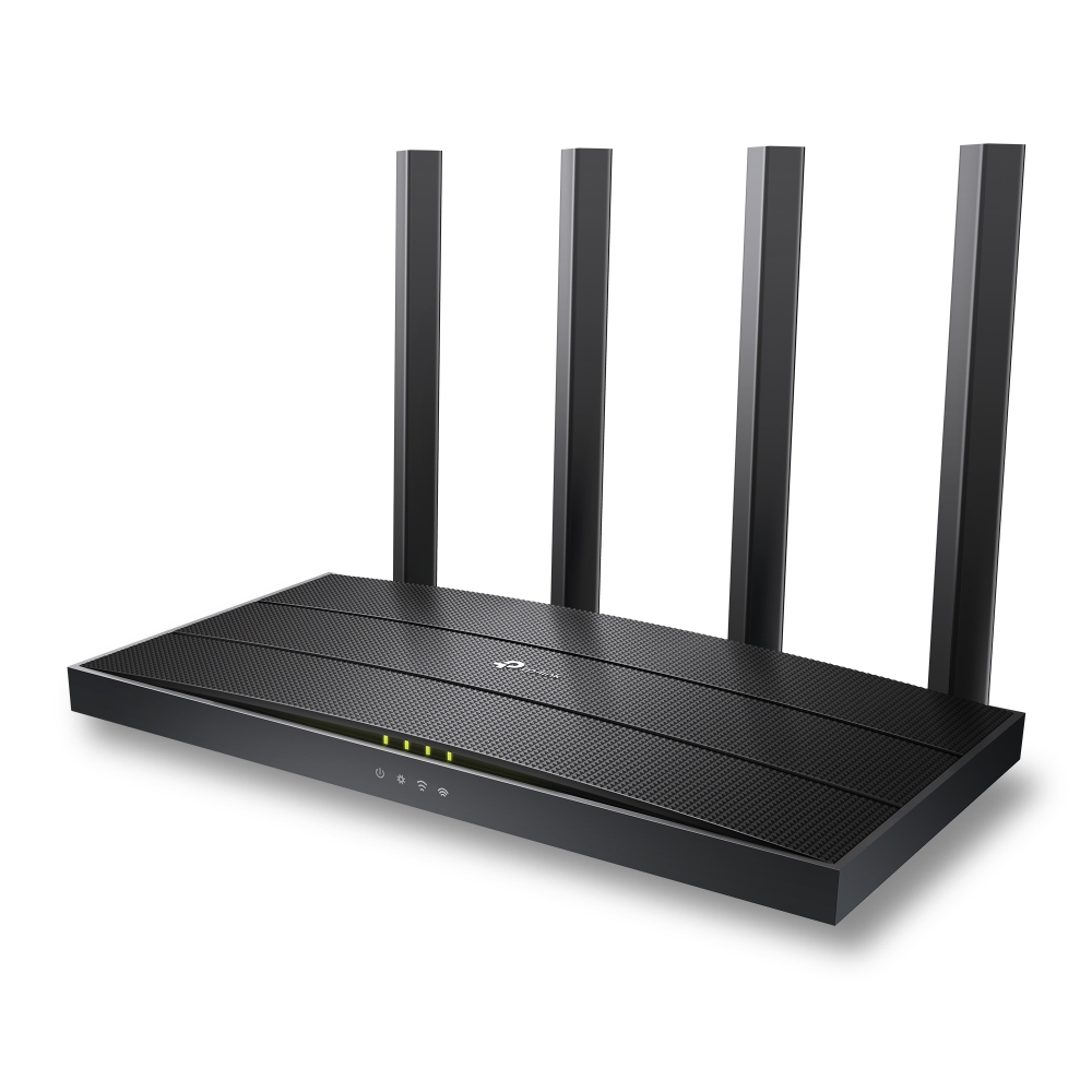 Zwarte router met vier antennes. Het staat op een witte achtergrond.