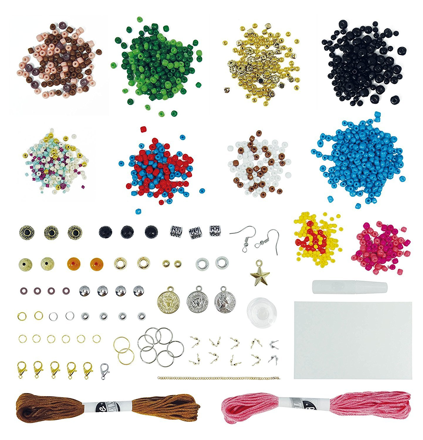 Różnorodność koralików i materiałów do tworzenia biżuterii, w tym koraliki, zawieszki i nici.