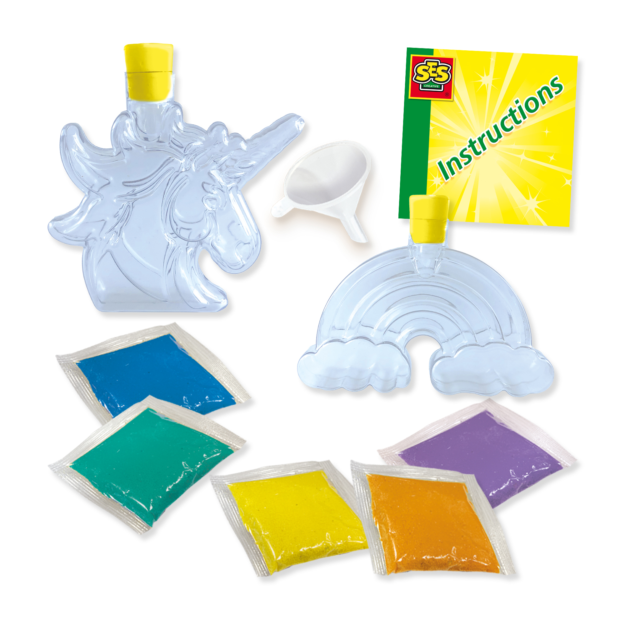 Butelki w kształcie jednorożca i tęczy z kolorowymi proszkami, instrukcją i lejkiem. Białe tło.