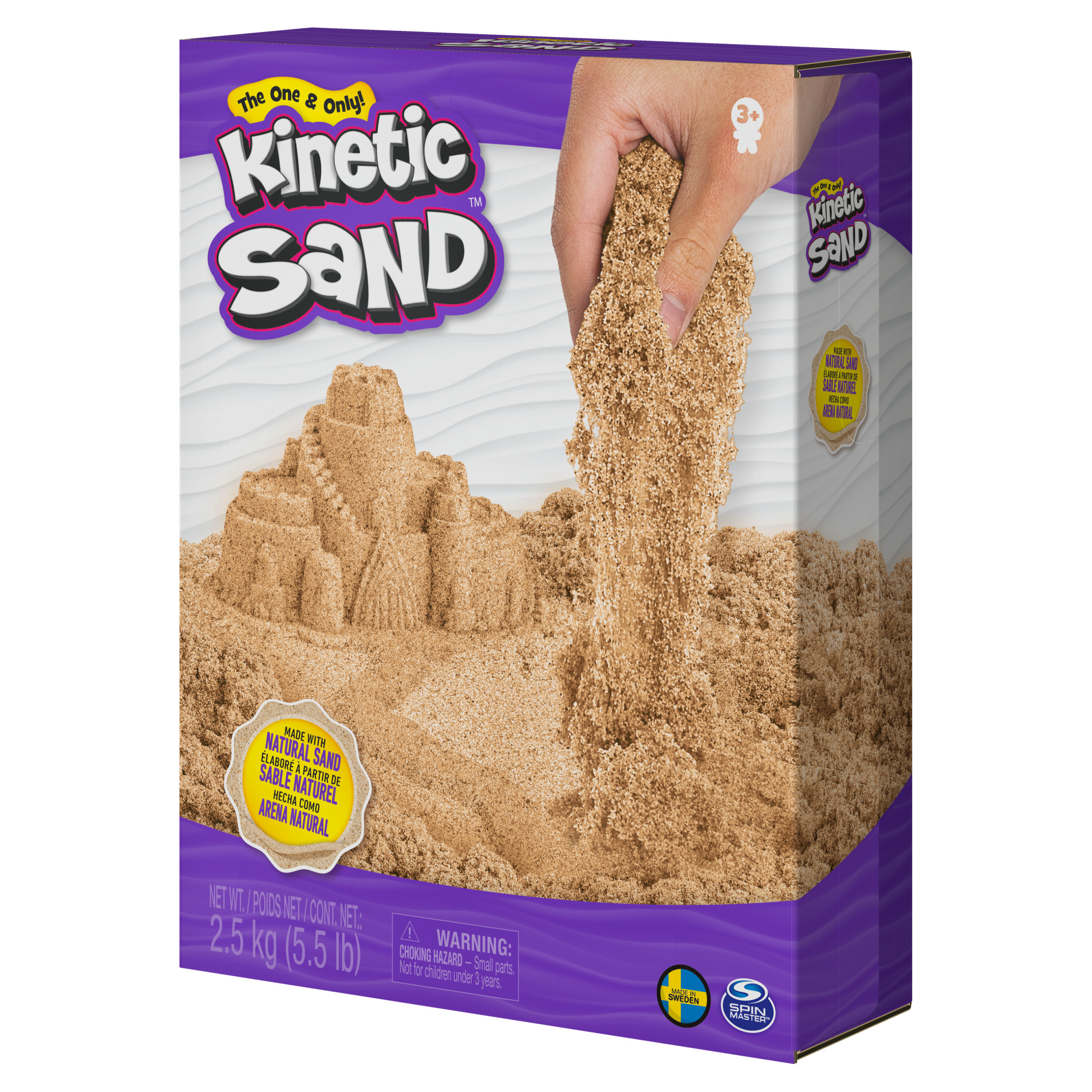 Pudełko z Kinetic Sand z ręką wsypującą piasek.