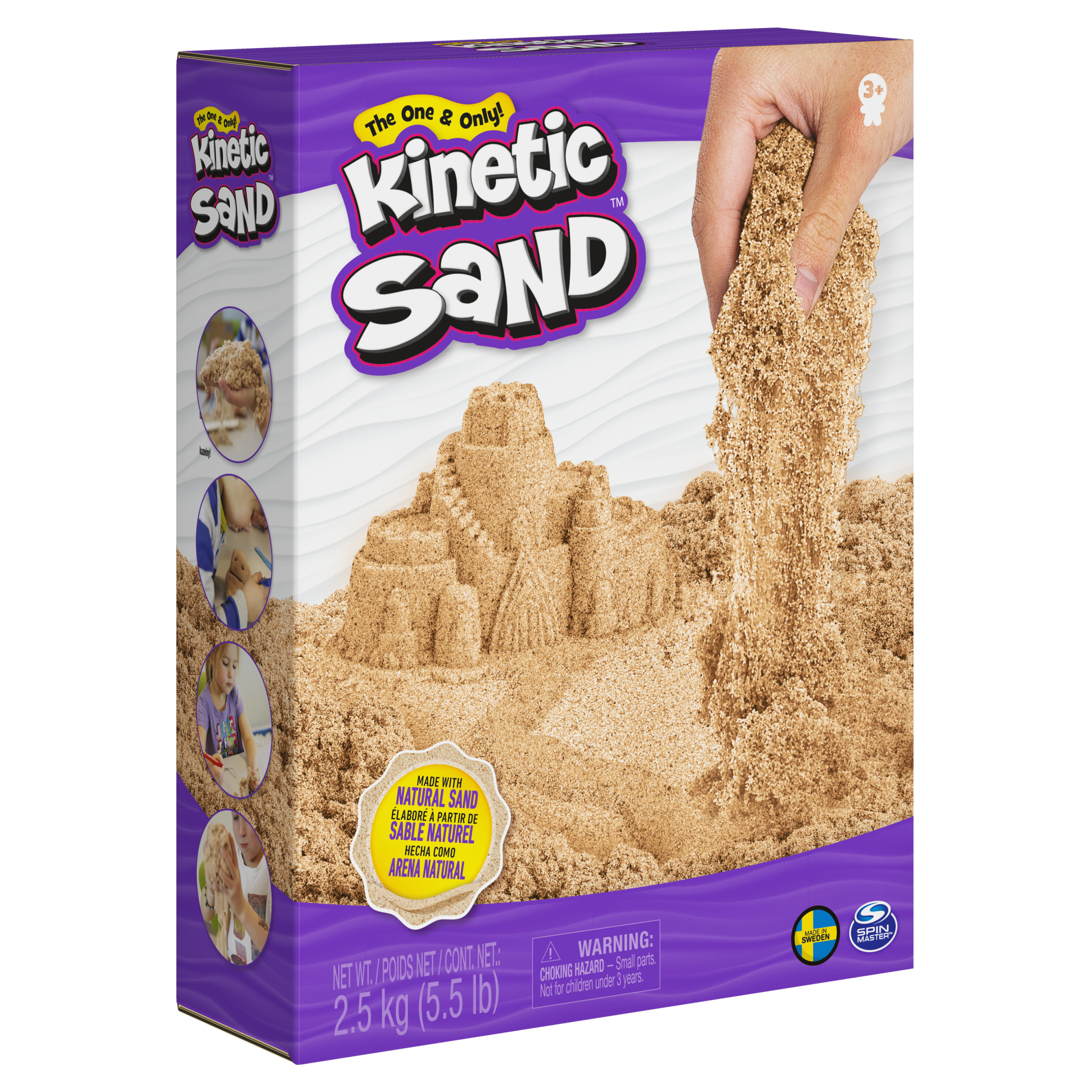 Pudełko Kinetic Sand z piaskiem, dłonią wsypującą piasek do zamku z piasku i zdjęciami dzieci.