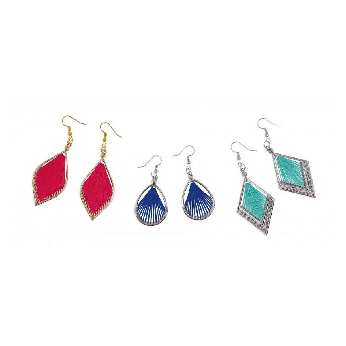 Sześć par kolczyków: czerwone, niebieskie i turkusowe łezki i diamenty ze złotymi i srebrnymi akcentami.