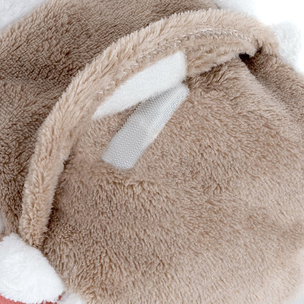 Zbliżenie na puszysty brązowy kapelusz z białymi paskami na rzepy i białym rondem.