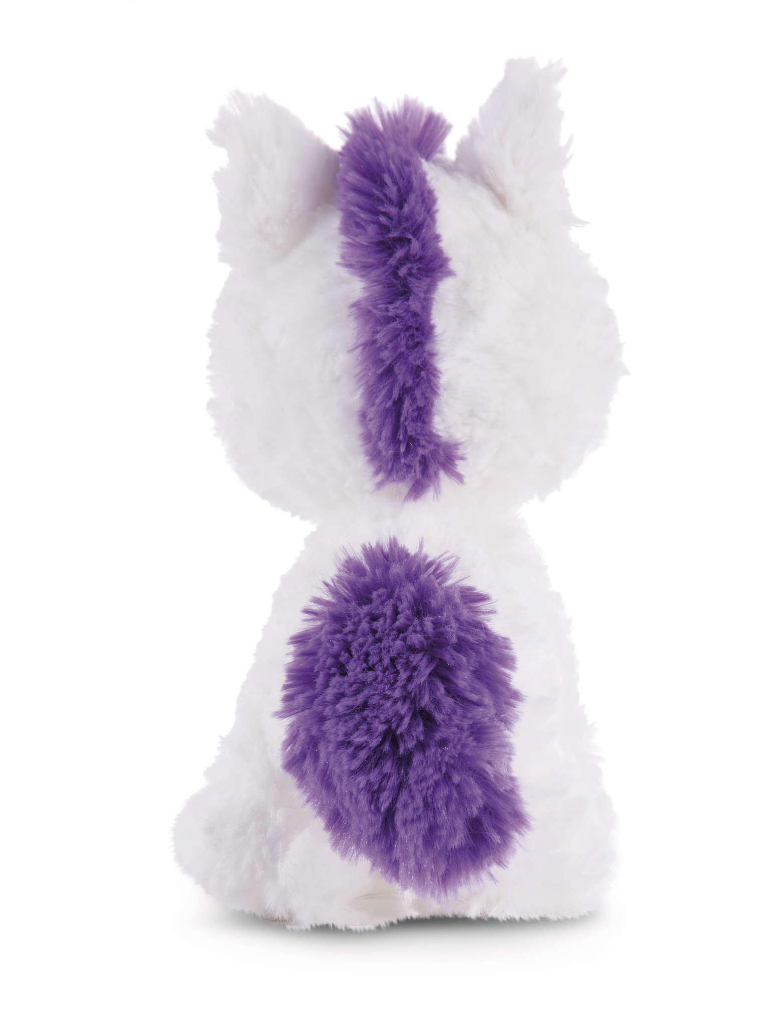 Giocattolo unicorno di peluche bianco con criniera e coda viola. Vista posteriore su sfondo bianco.