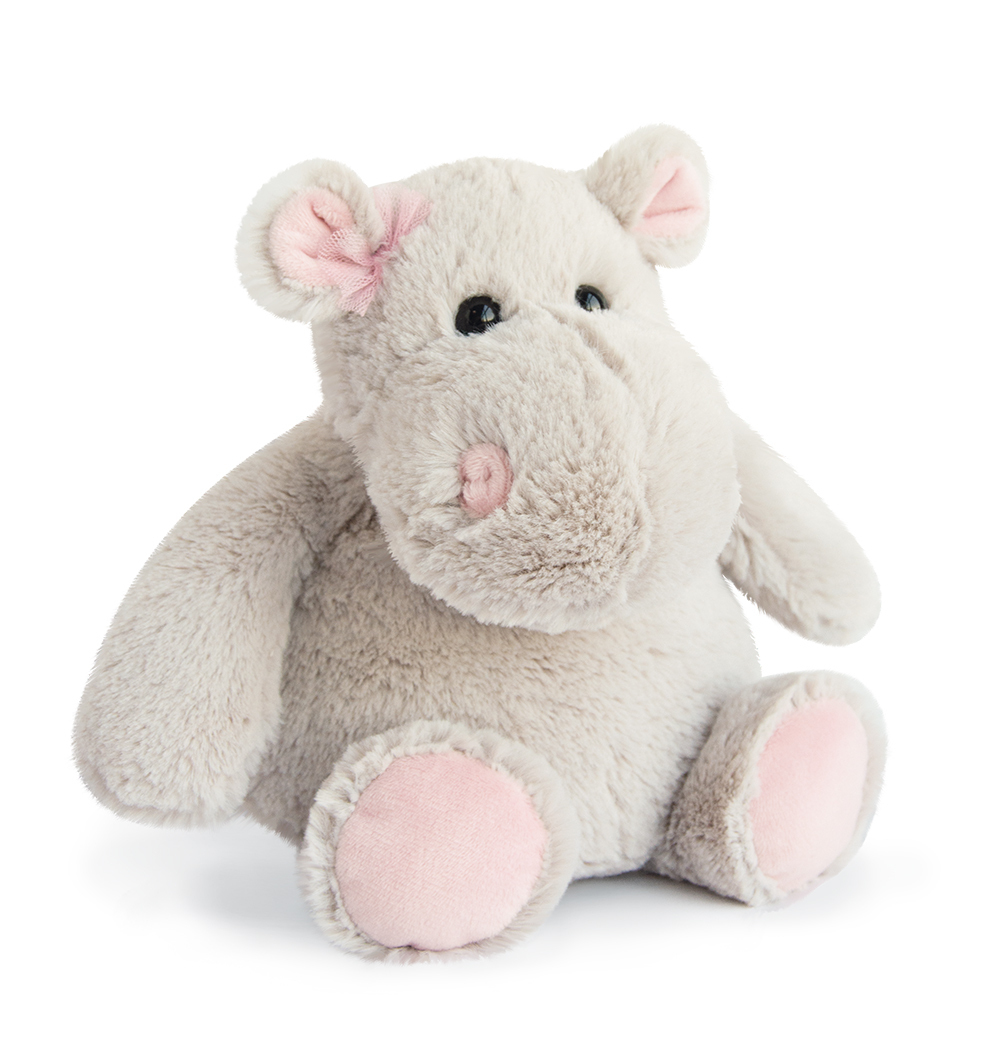 Szary pluszowy hipopotam z różowymi uszami, pyskiem i stopami siedzi na białym tle. Ma różową kokardę na uchu.