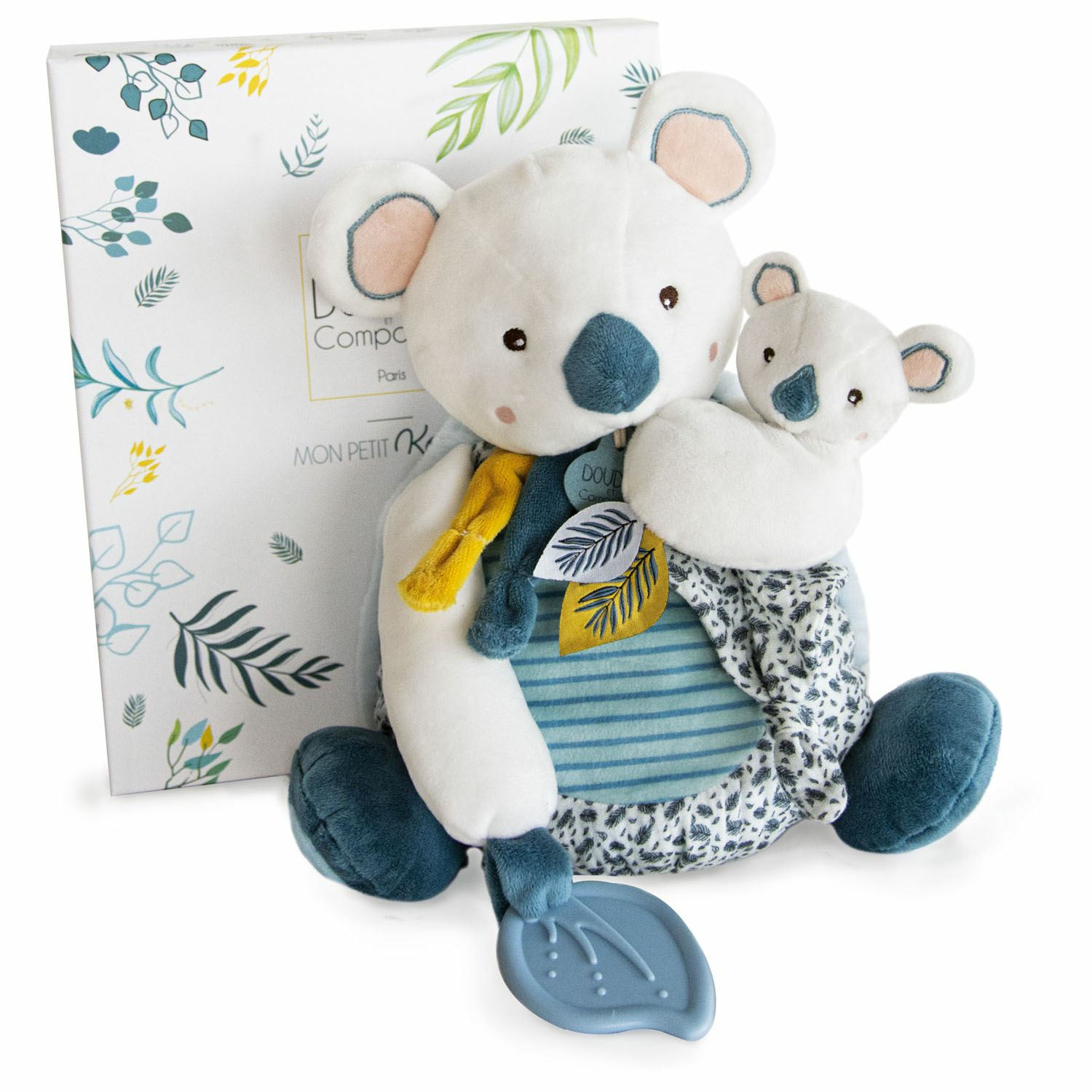 Peluche koala bianco con uno più piccolo, scatola con foglie e testo.