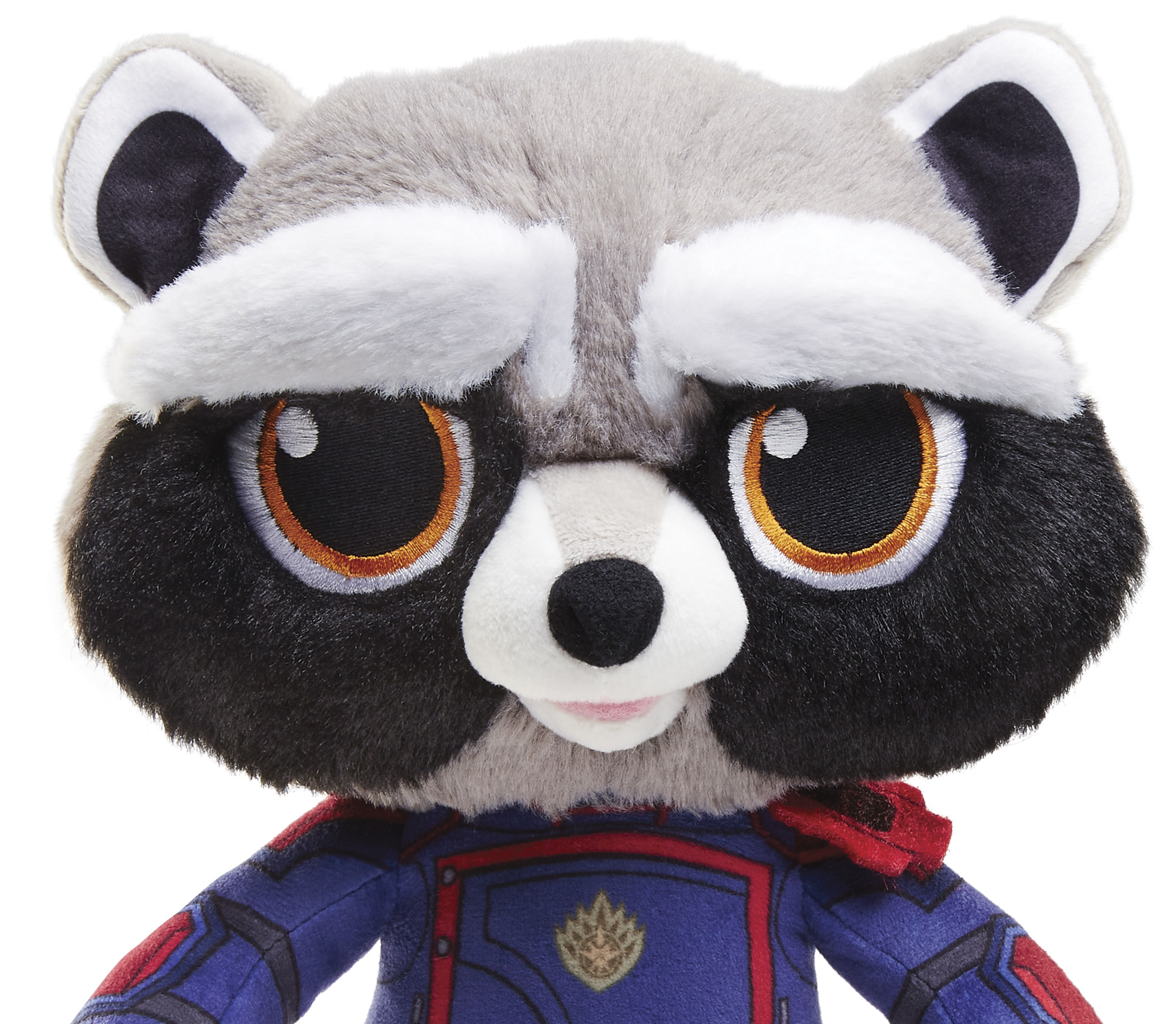 Giocattolo a forma di procione di peluche con costume da supereroe, con mantello rosso e tuta blu.