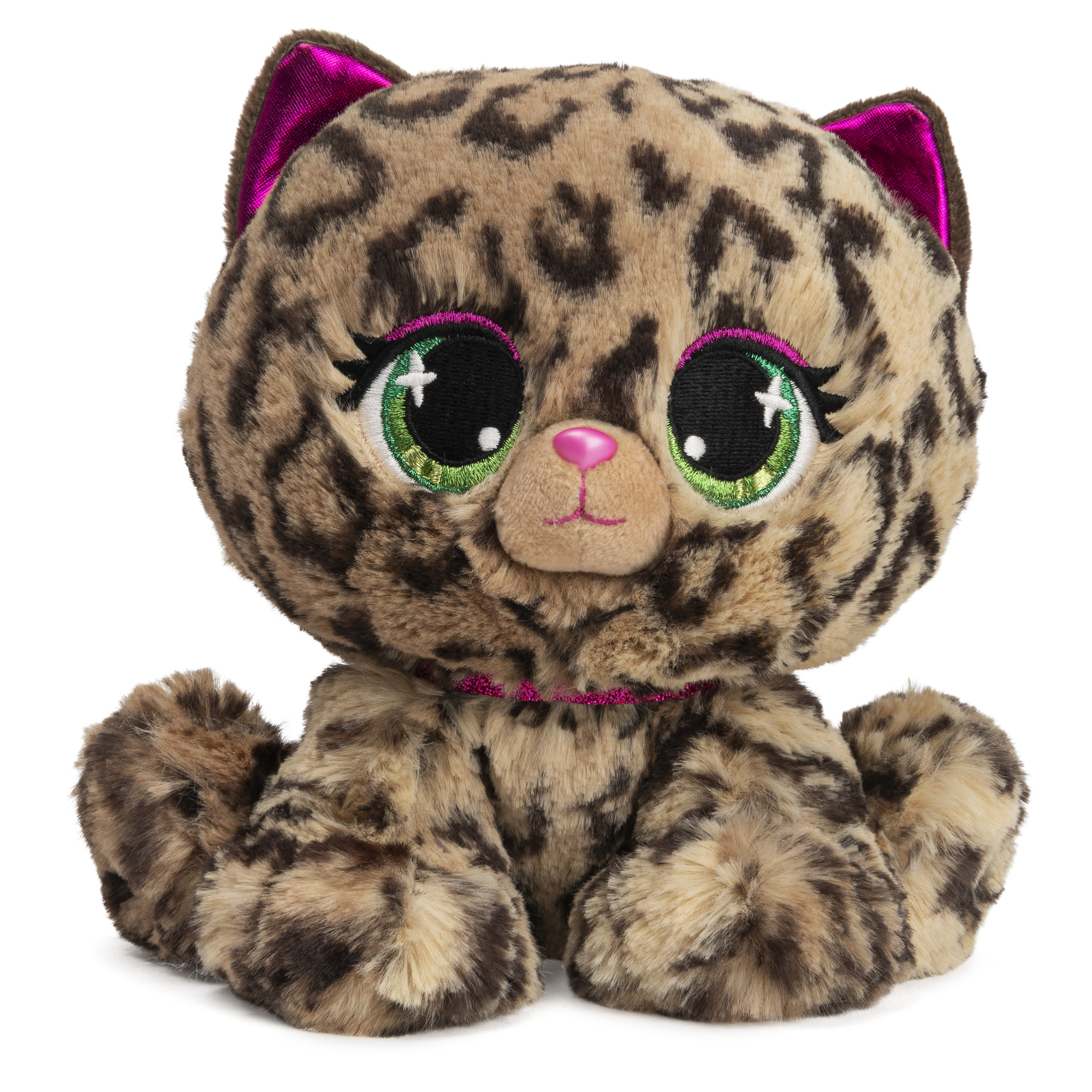 Ein Leopardenkatzen-Plüschtier. Es hat braune Flecken, rosa Ohren und grüne Augen. Weißer Hintergrund.