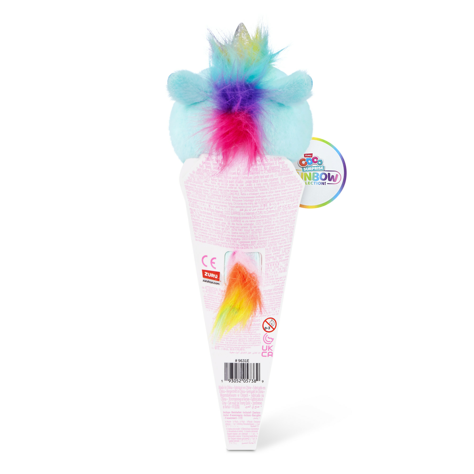 Un peluche in una confezione a forma di cono, con un design a tema arcobaleno e un'etichetta.
