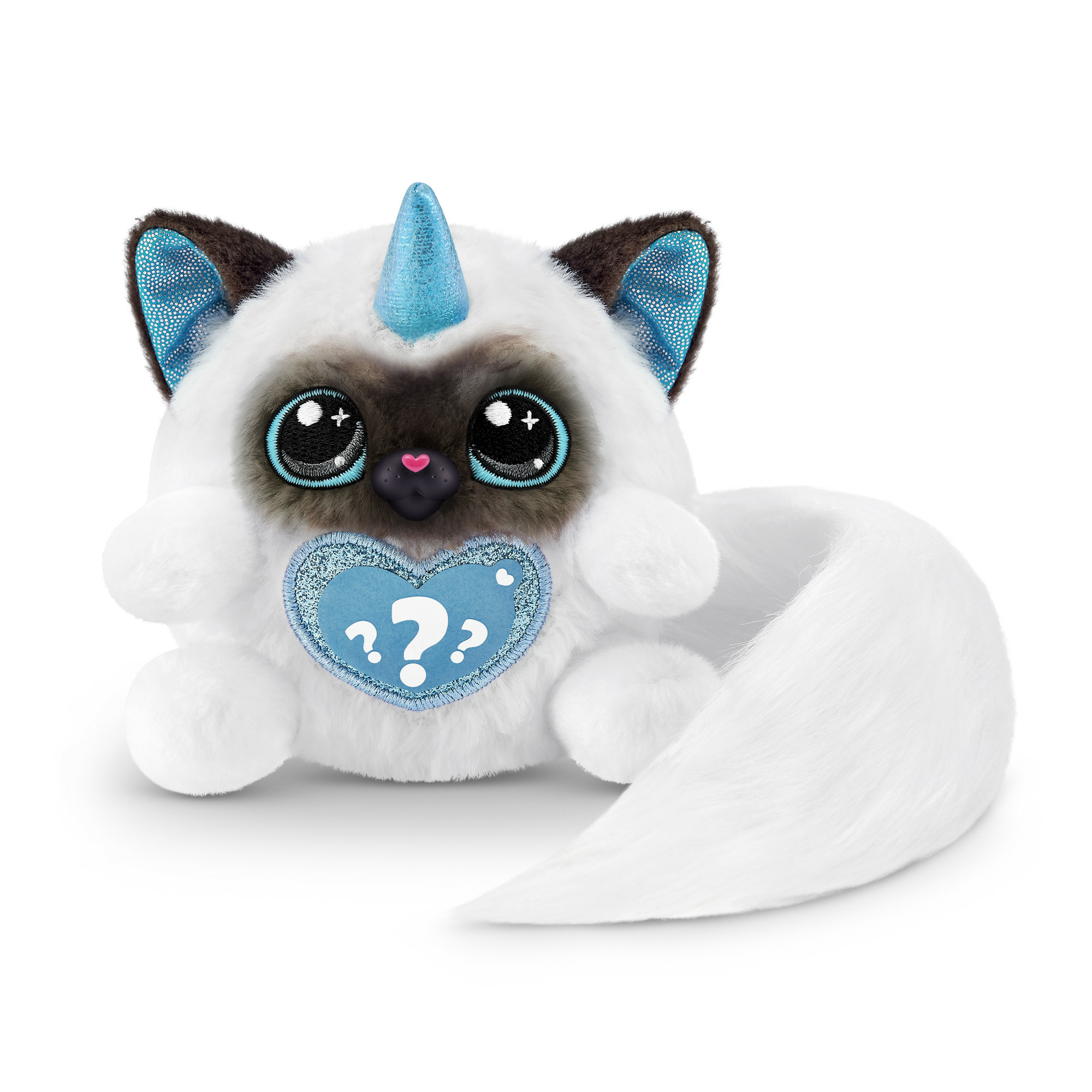 Ein Plüschtier Katze mit einem Einhorn Horn, blauen Details und einem herzförmigen Anhänger.