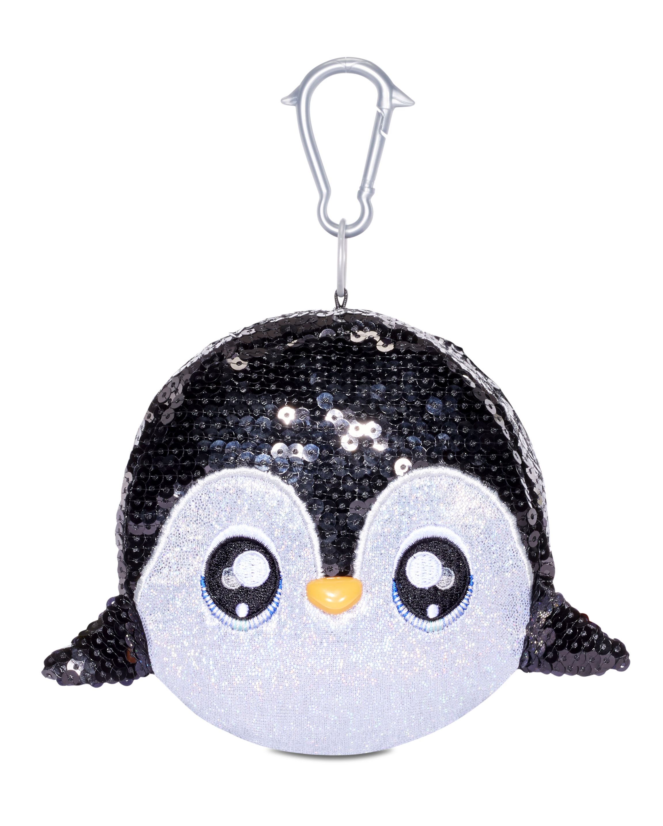 Een pinguïn pluche speelgoed met pailletten en een zilveren haak. De achtergrond is wit.