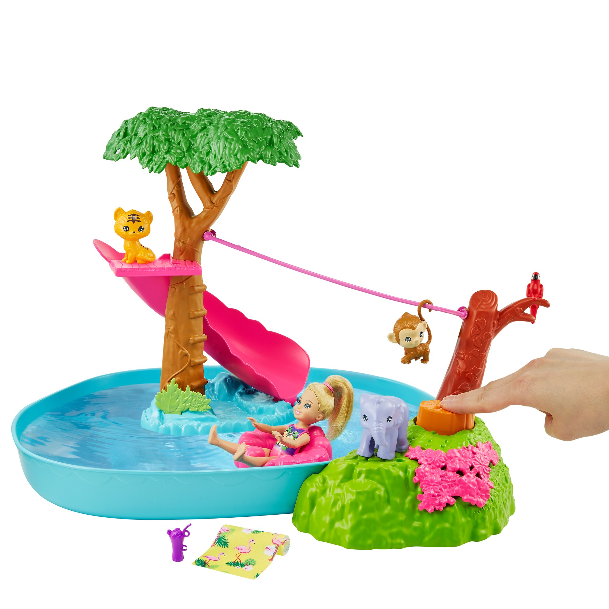 Eine Barbie-Puppe, die in einer Dschungelumgebung mit Rutsche, Pool und Tierfiguren spielt.