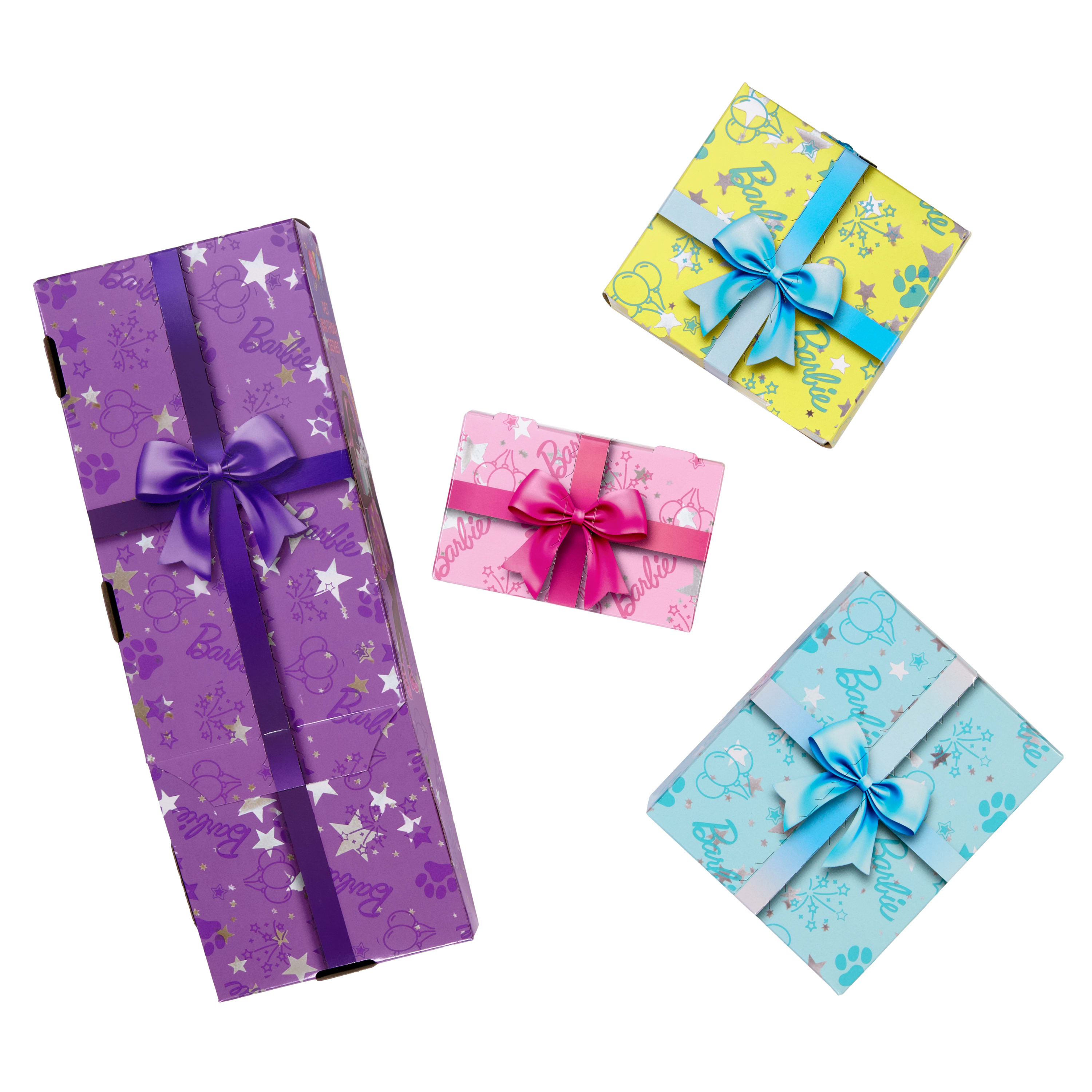 Scatole regalo con marchio Barbie, varie dimensioni, con nastri. Sfondo bianco.