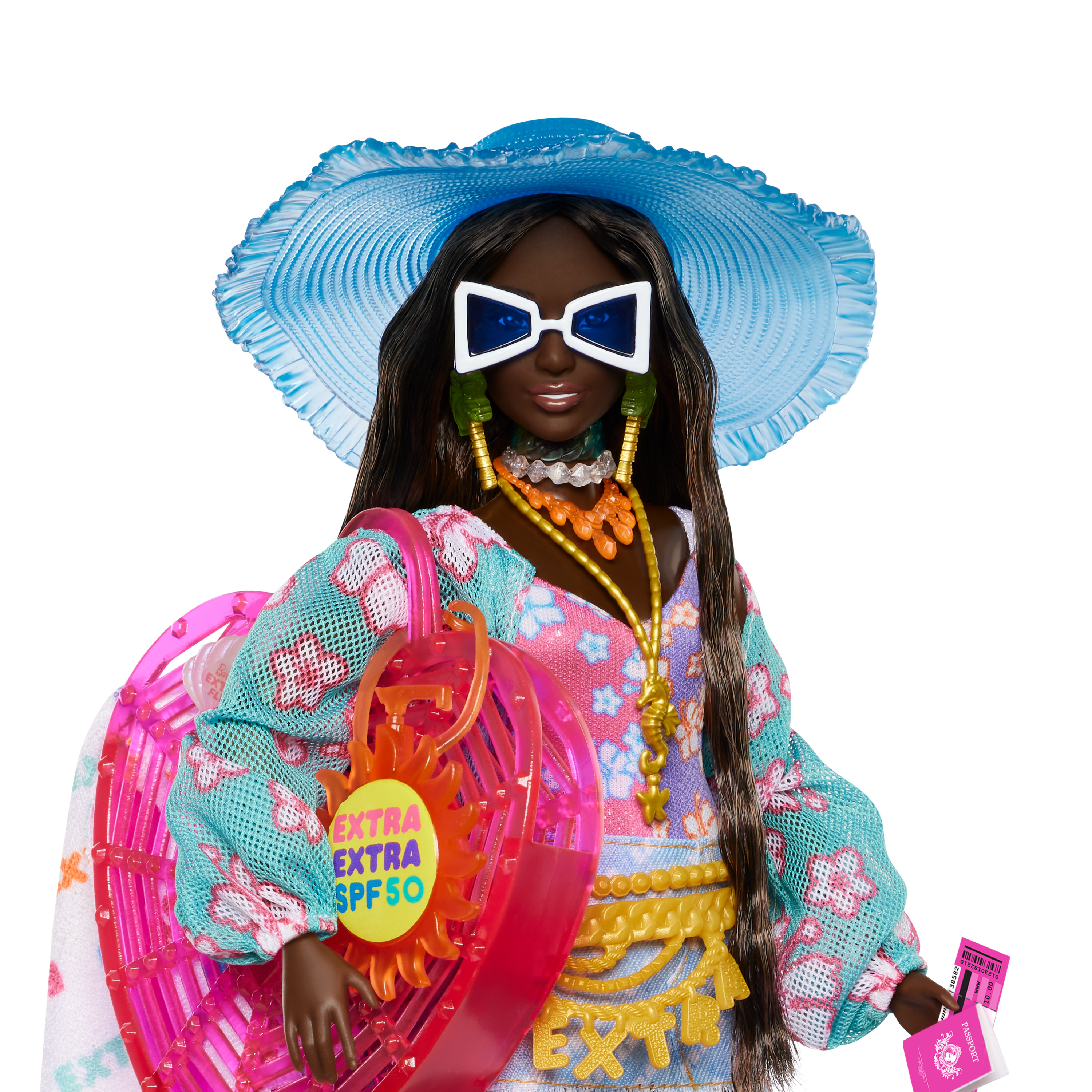 Eine schwarze Barbie-Puppe in tropischer Kleidung mit Sonnenbrille und großem Hut, wirbt für LSF 50.