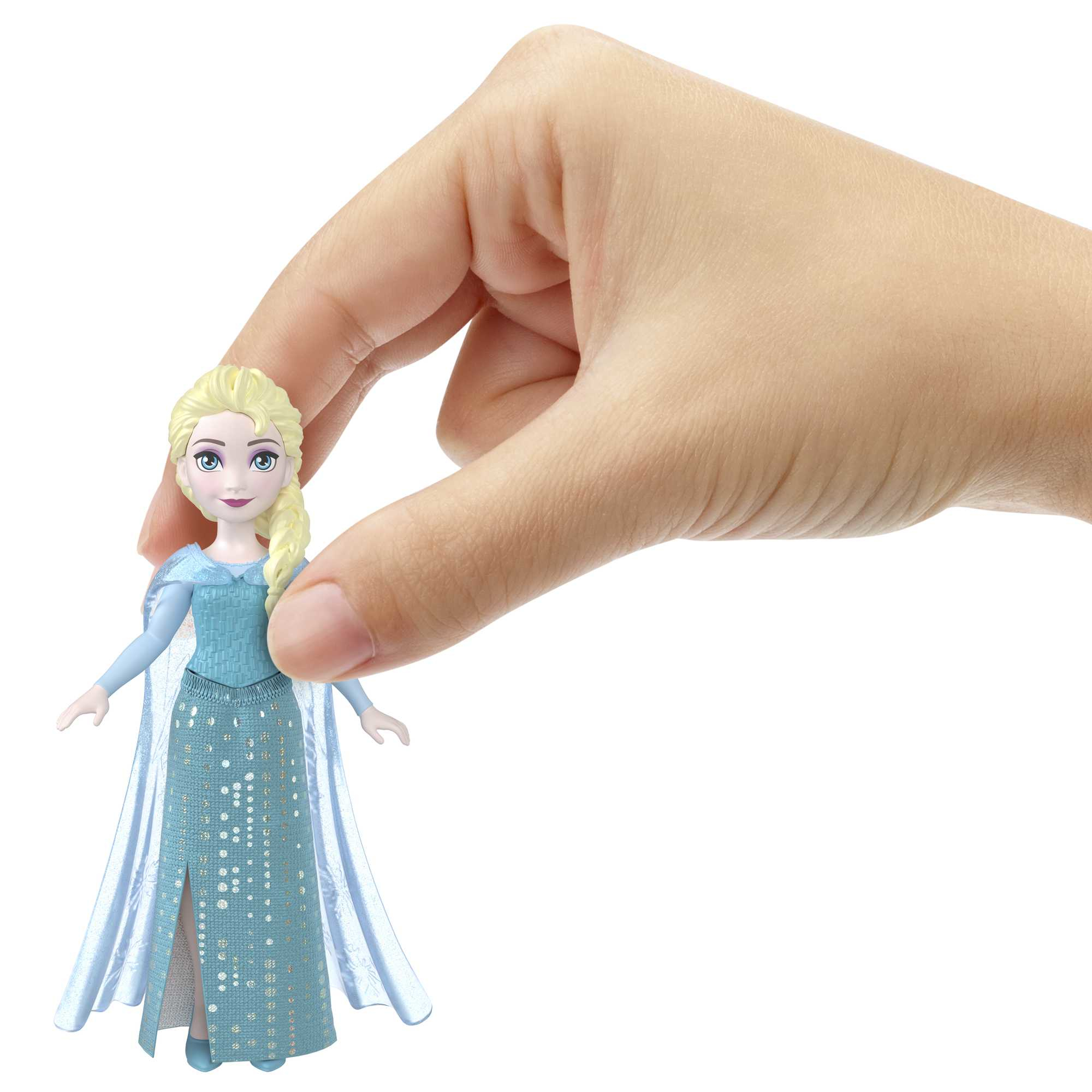 Eine Hand, die eine Miniatur-Elsa-Puppe aus Frozen hält.