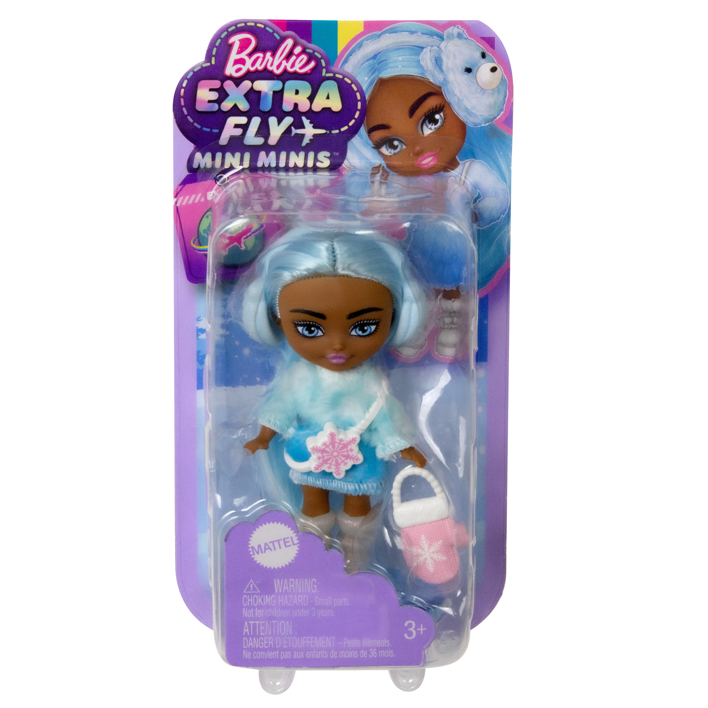 Eine Puppe in einer Plastikhülle mit blauen Haaren, trägt ein blaues Outfit, mit einer rosa Tasche. Hintergrund weiß.