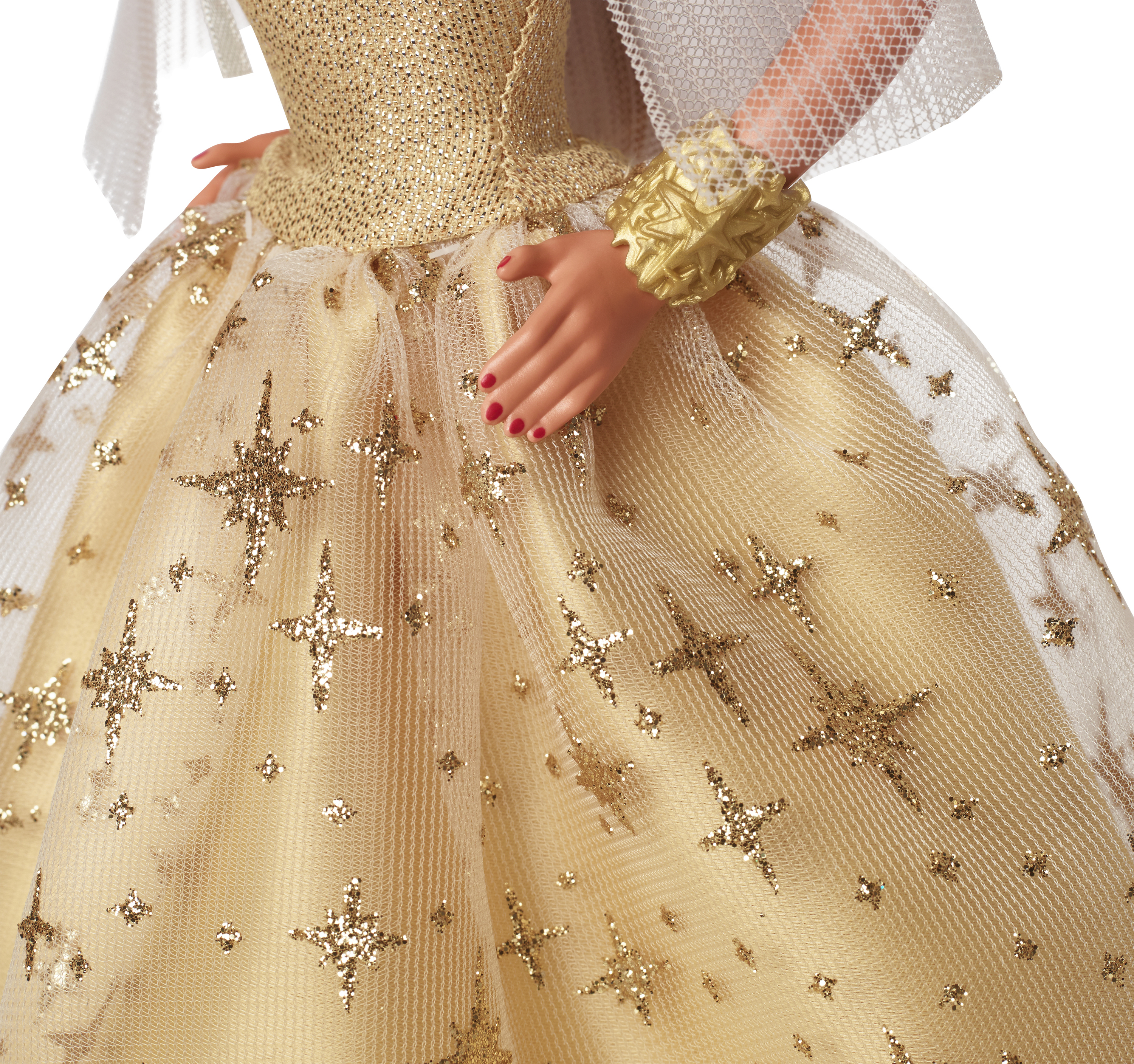 Nahaufnahme von Barbies goldenem Kleid mit Sterndetails.