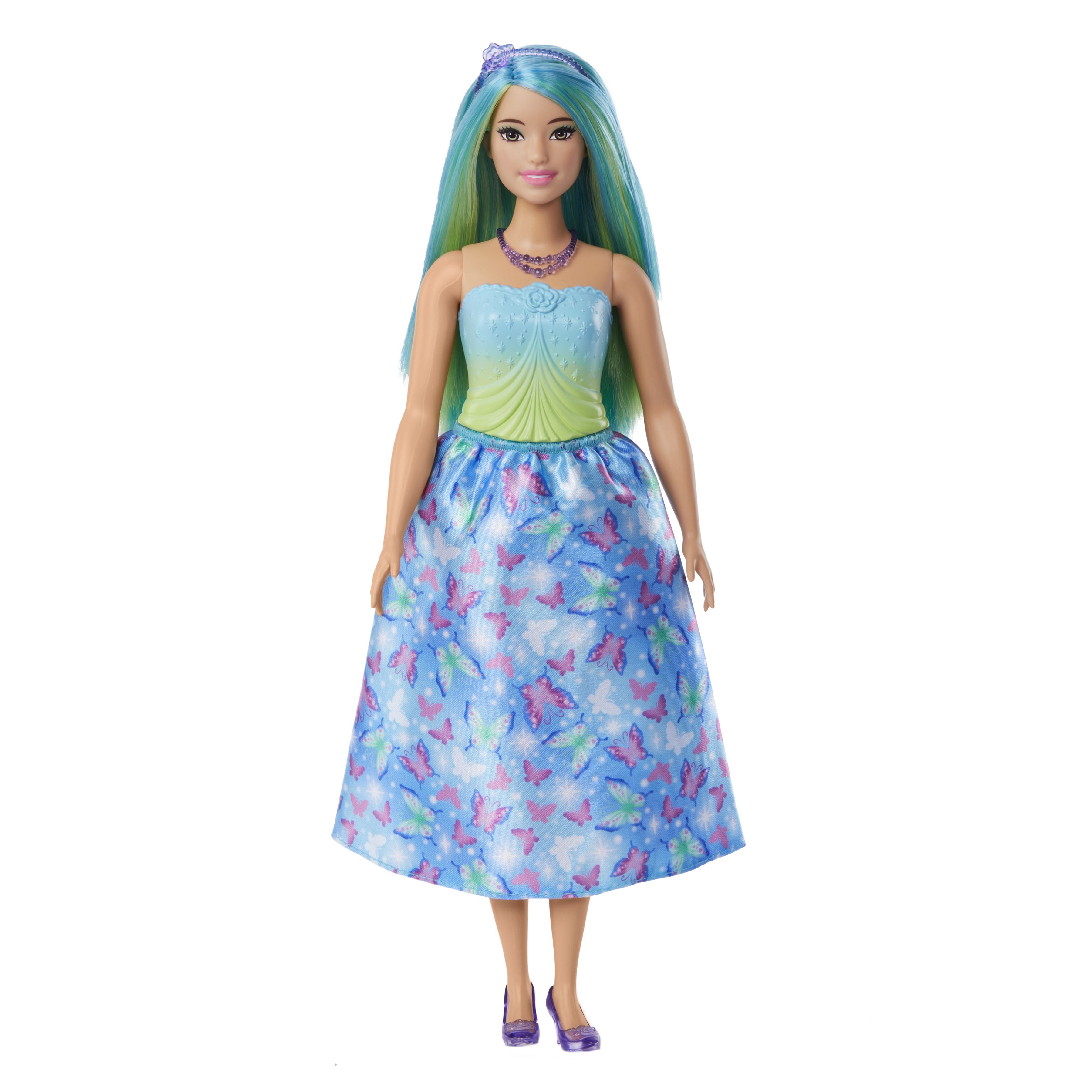 Una muñeca con un vestido sin tirantes azul y verde con pelo azul y una falda con estampado de mariposas.